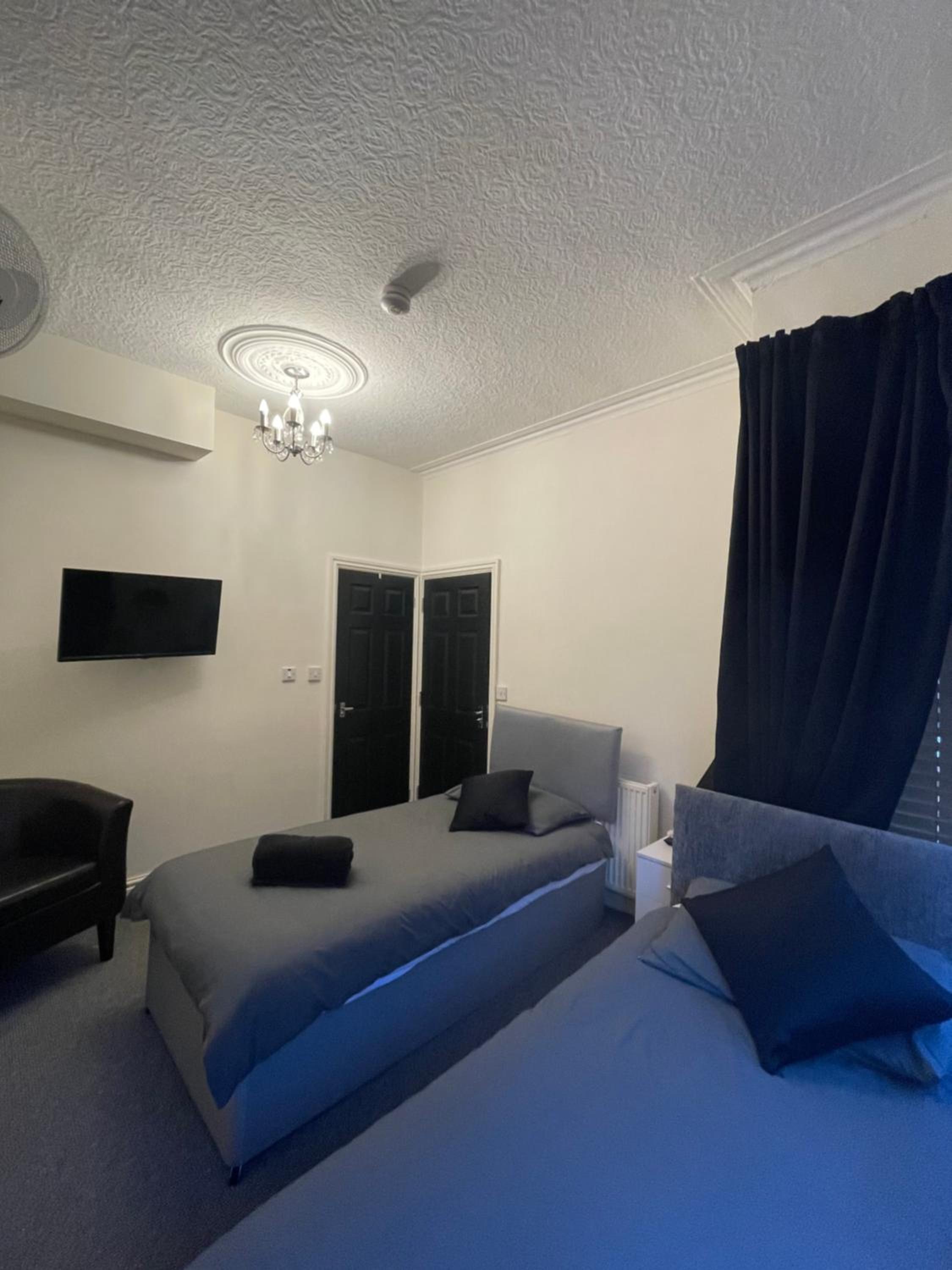 Deluxe Twin Room - Photo 11