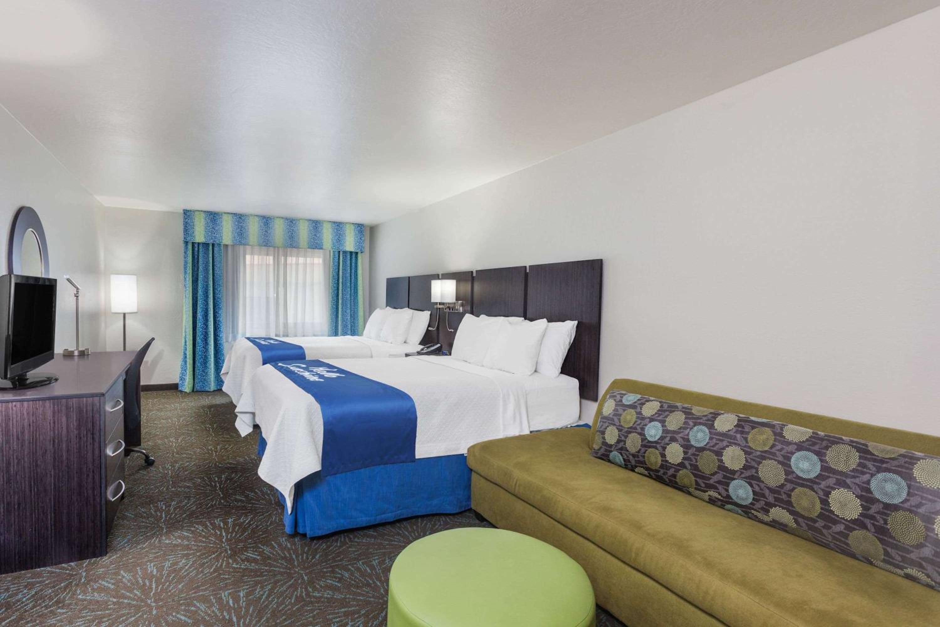 Queen Studio Suite with Two Queen Beds - Non-Smoking (No Pets Allowed) - Photo 1
