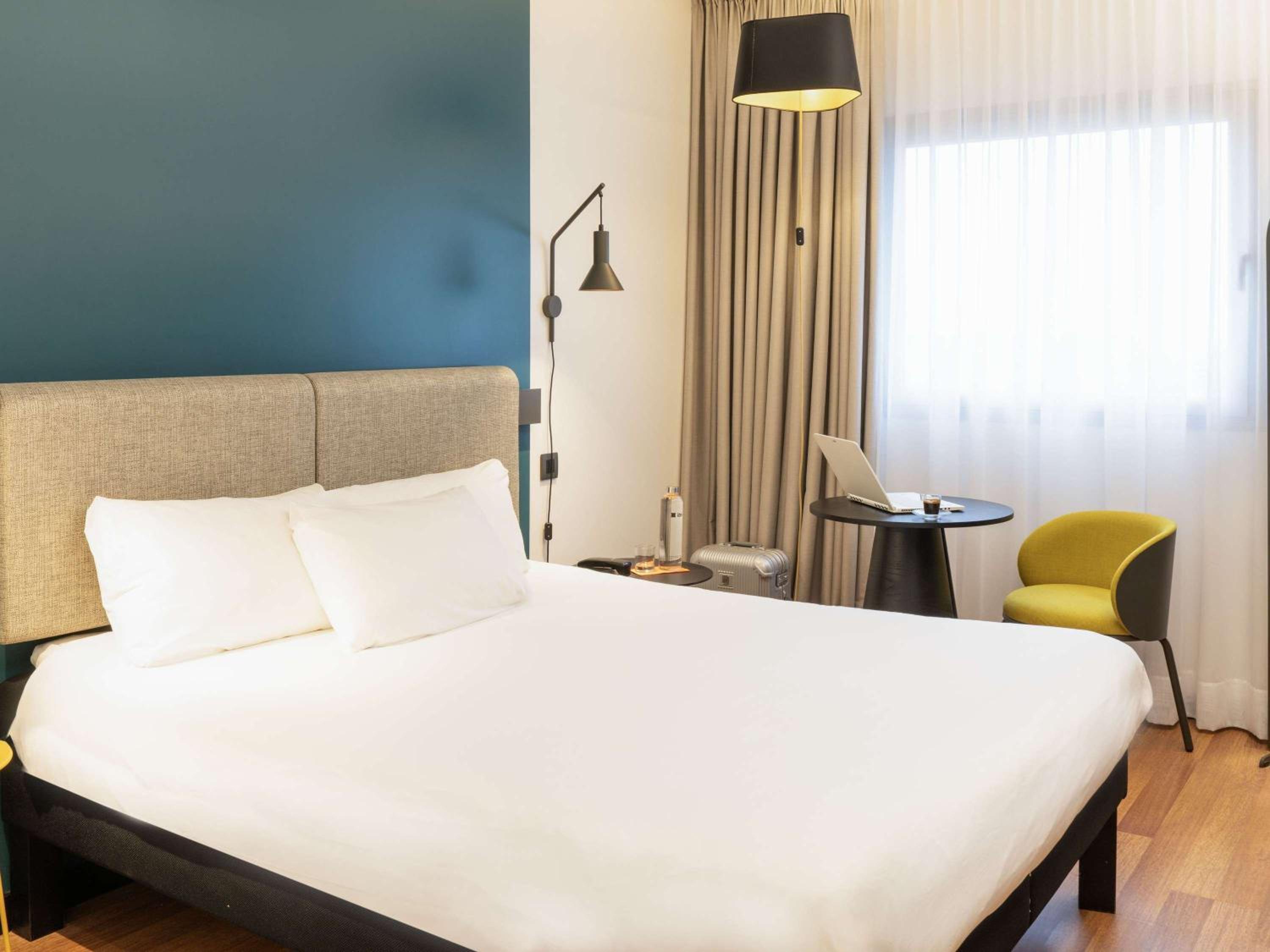 Superior Double Room thumbnail 6