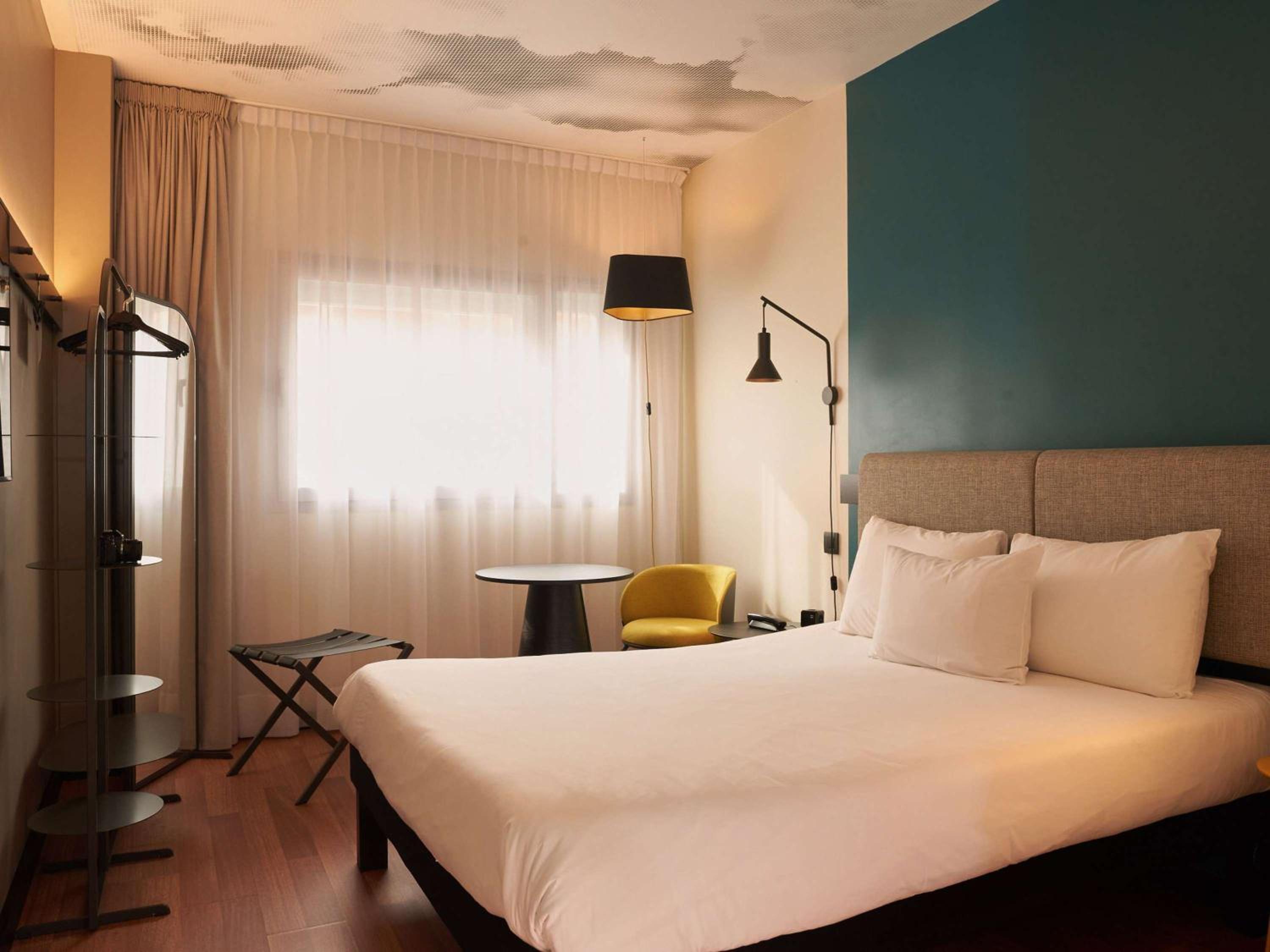 Superior Twin Room thumbnail 5