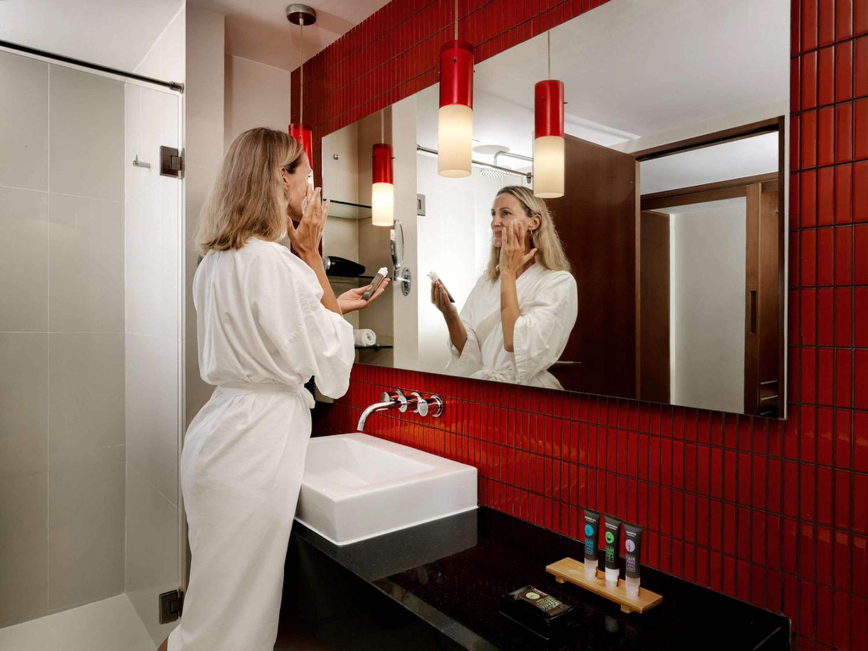 Superior King Room with Pool View and Balcony - Photo 2