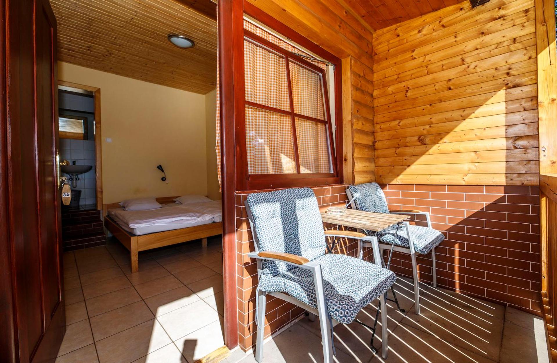 Double Room with Private Bathroom - Photo 13