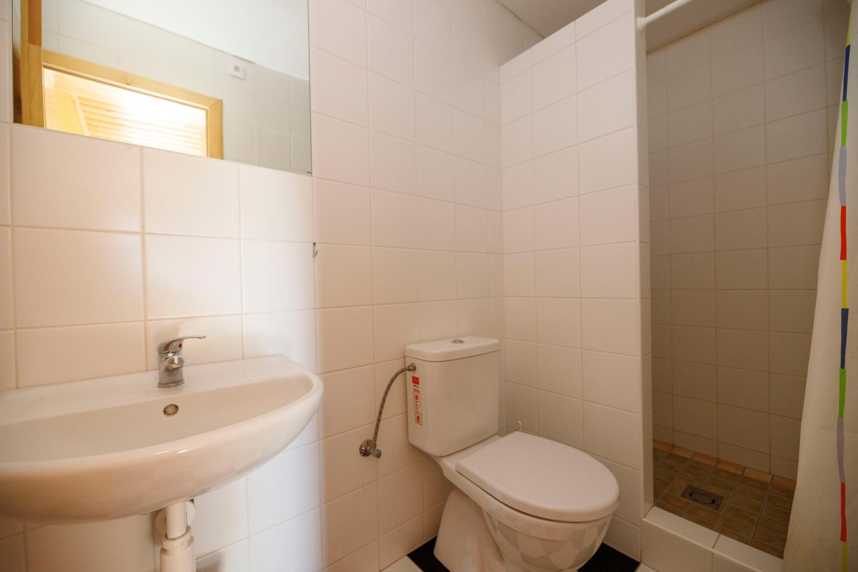 Double Room with Private Bathroom - Photo 2