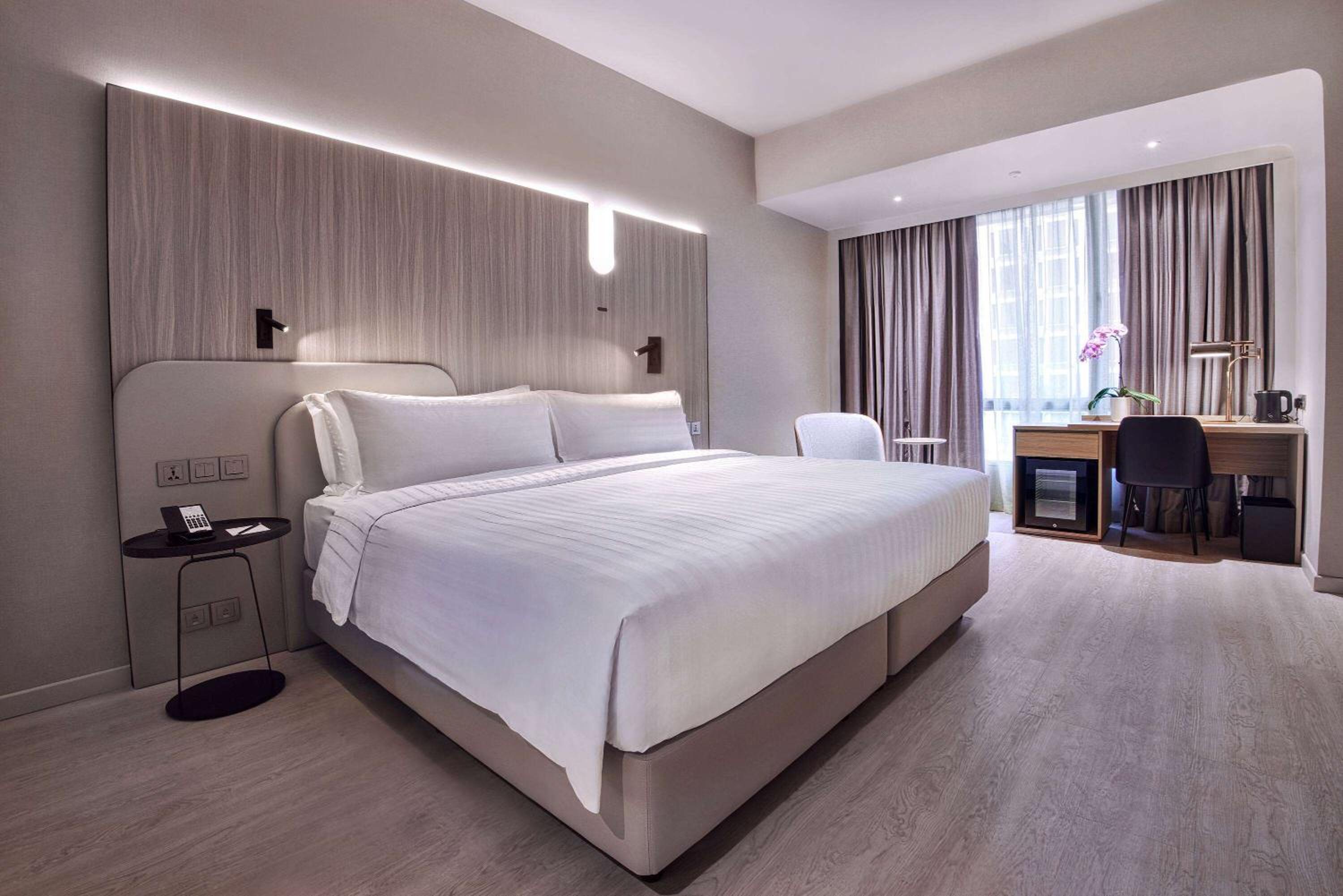Deluxe King Room with City View Deluxe King Room with City View