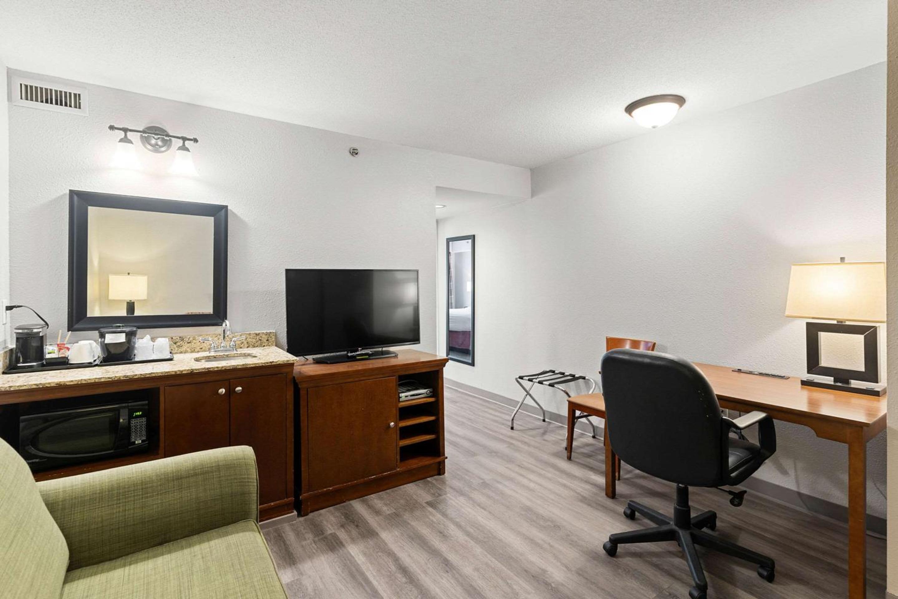 King Suite - Photo 1