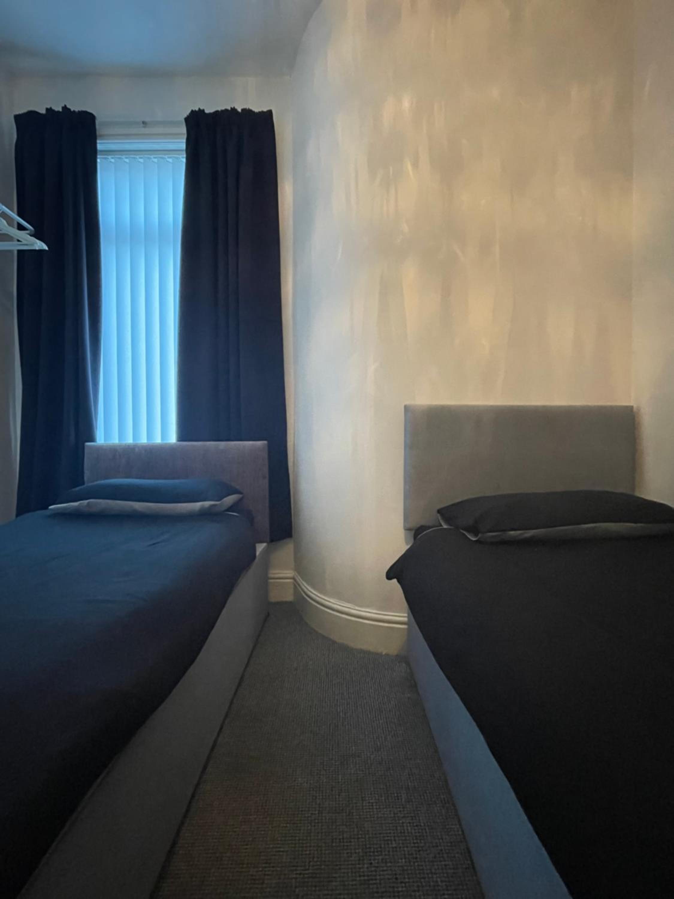 Twin Room with Private Bathroom - Photo 1