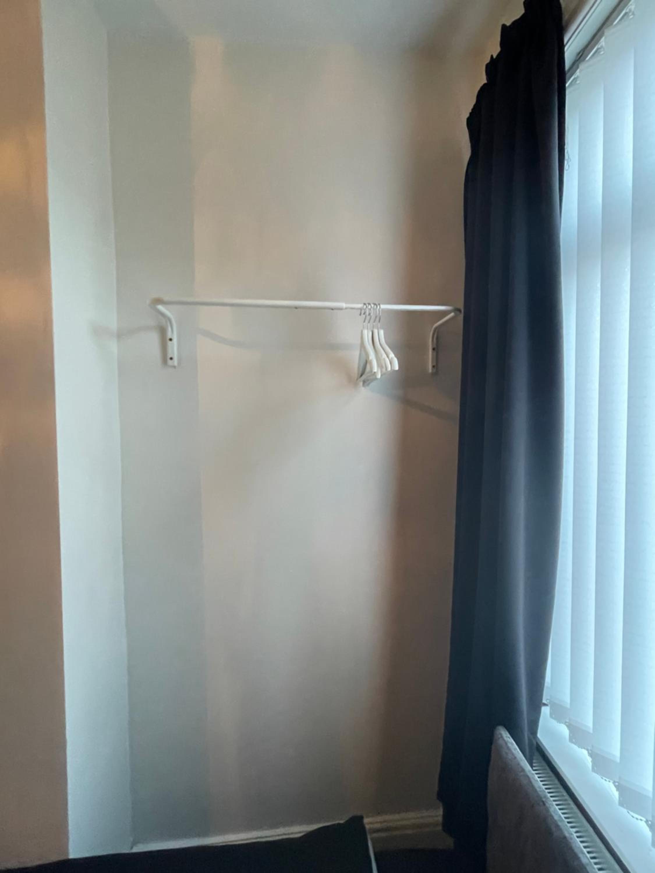 Twin Room with Private Bathroom - Photo 2