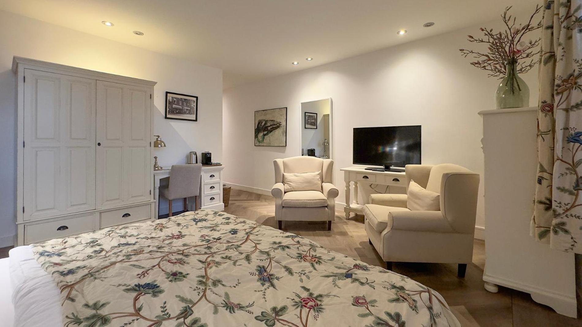 Superior Room - Photo 16