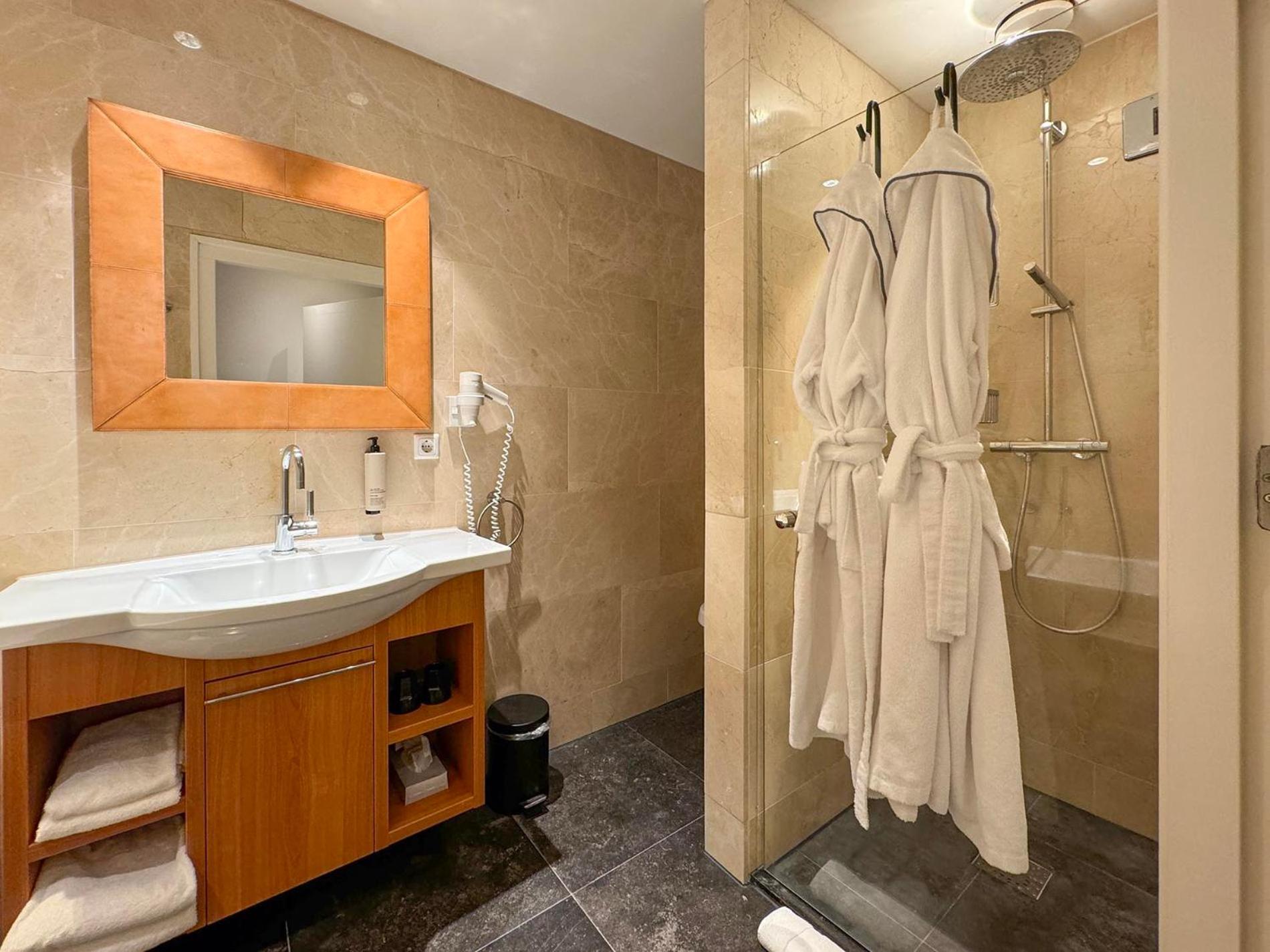Superior Room - Photo 15