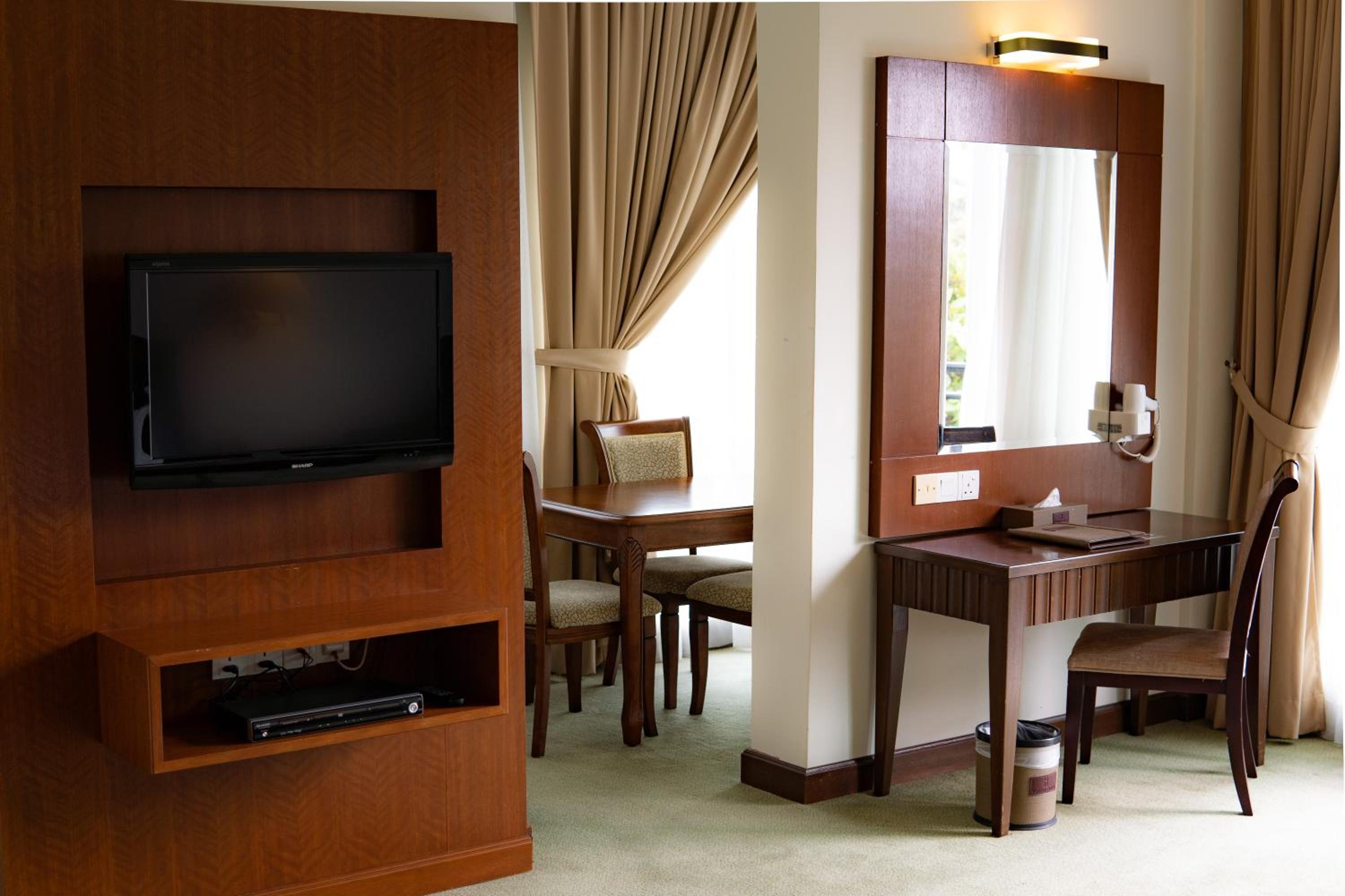 Cameron Suite - Photo 2