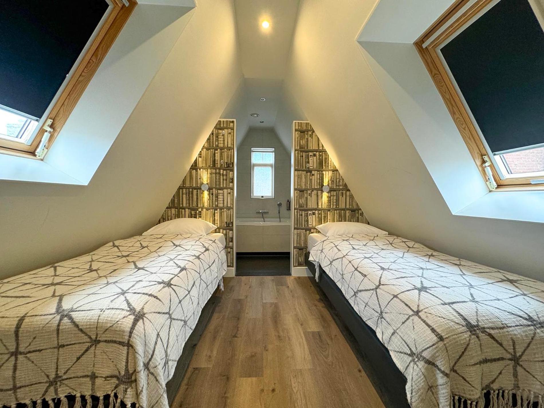 Library Suite - Photo 4
