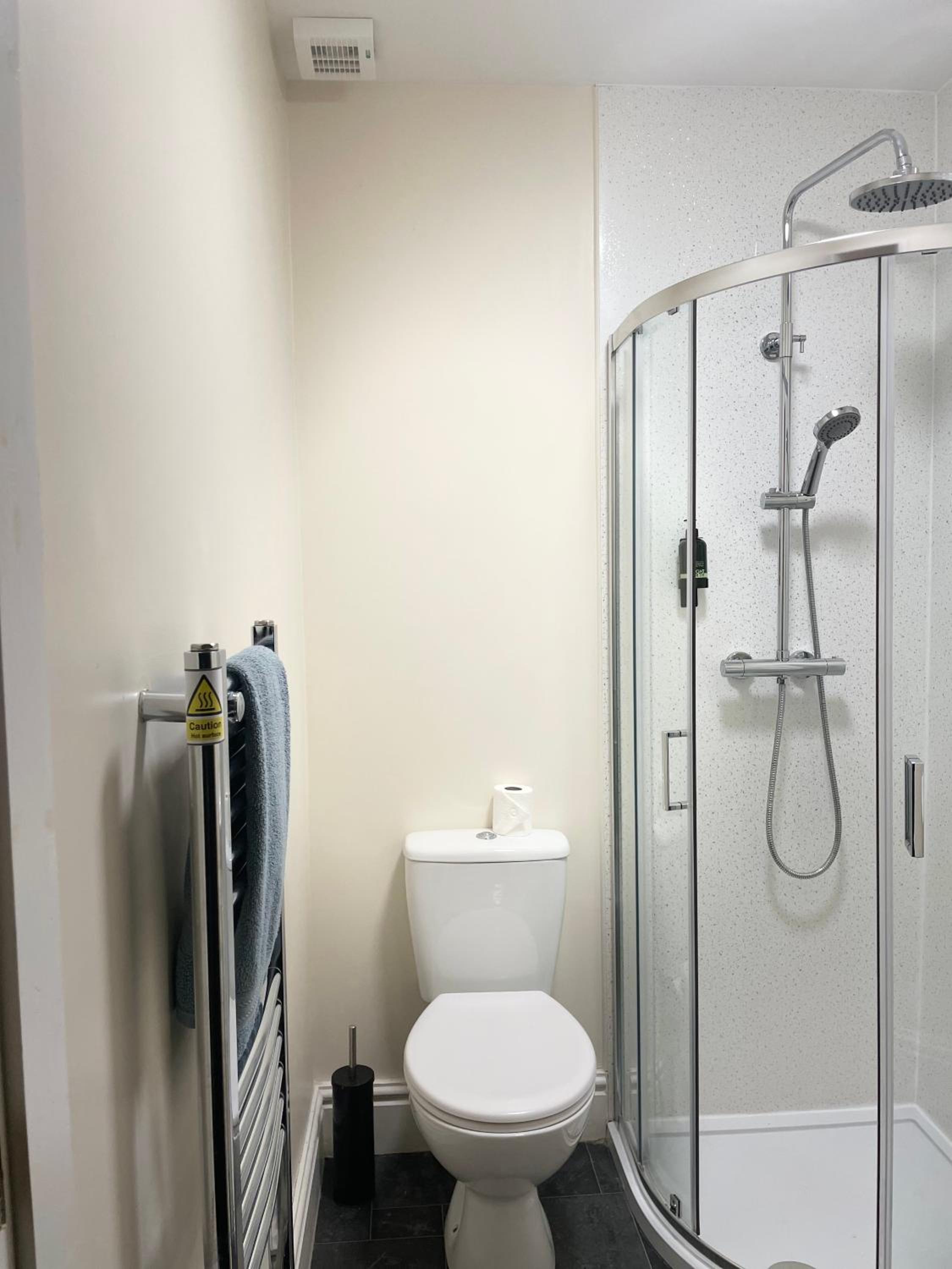 Family Room with Private Bathroom - Photo 7