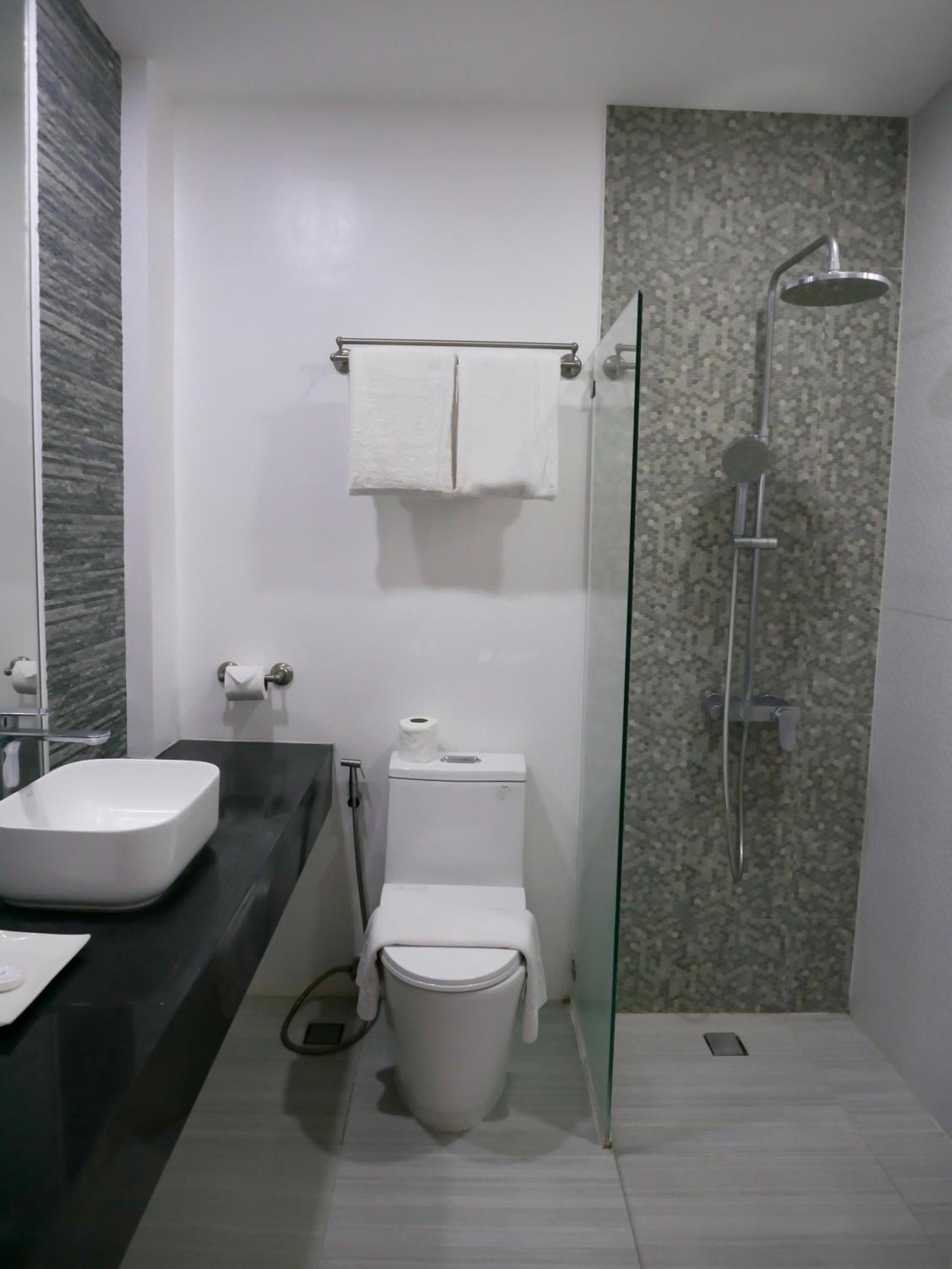 6-Bed Mixed Dormitory Room photo 3