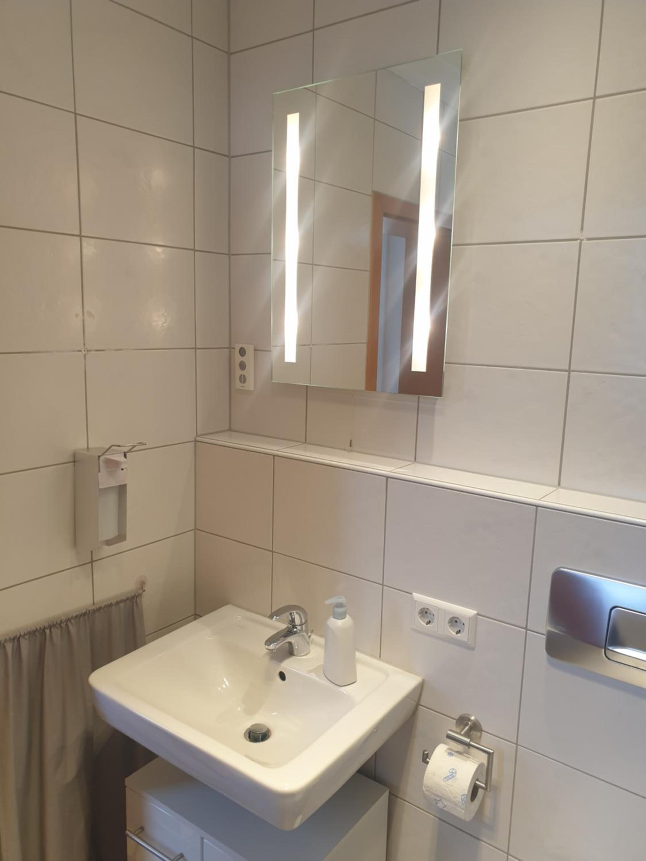 Deluxe Double or Twin Room - Photo 7