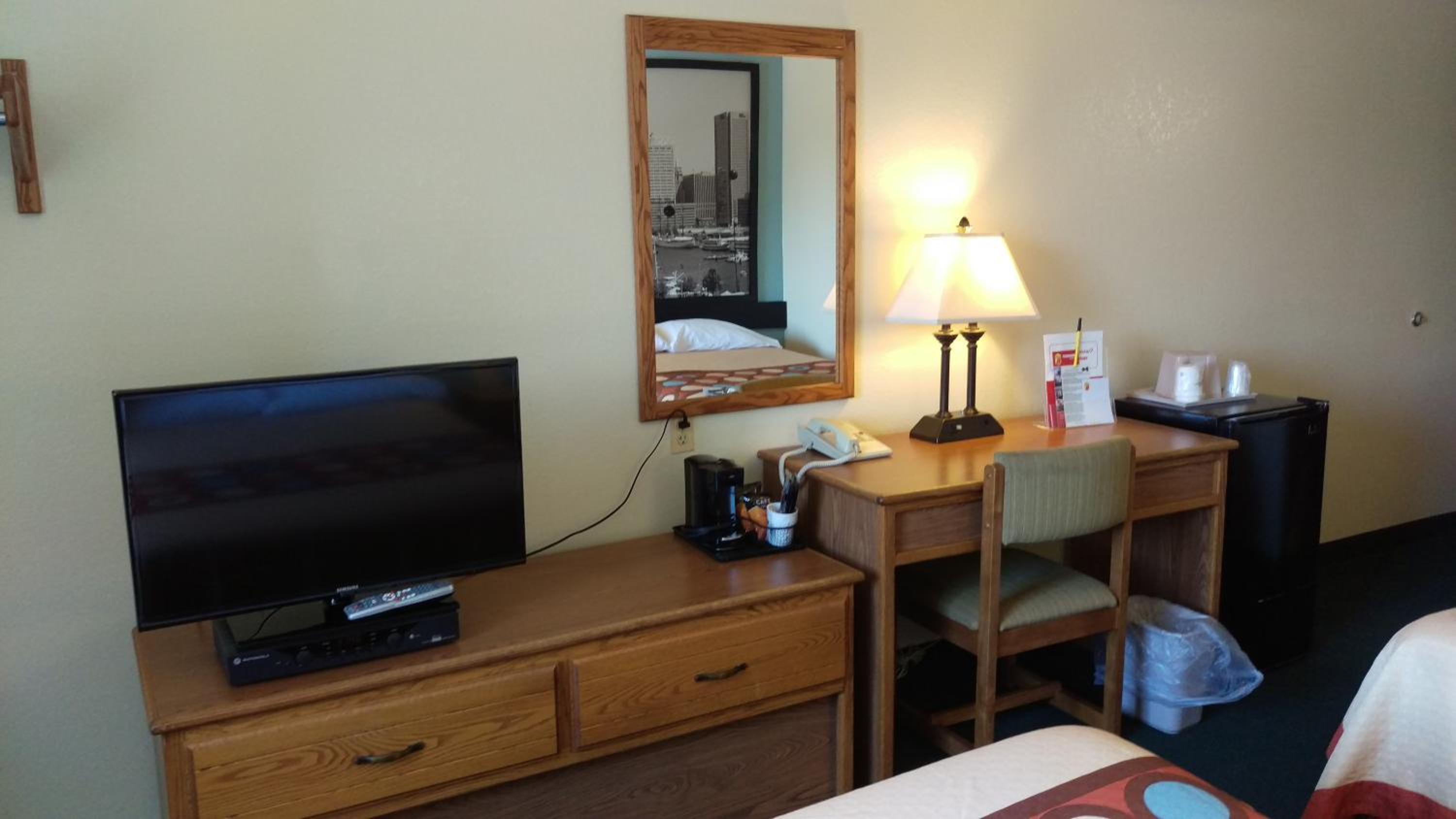 Deluxe Double Room with Two Double Beds - Non-Smoking - Photo 2