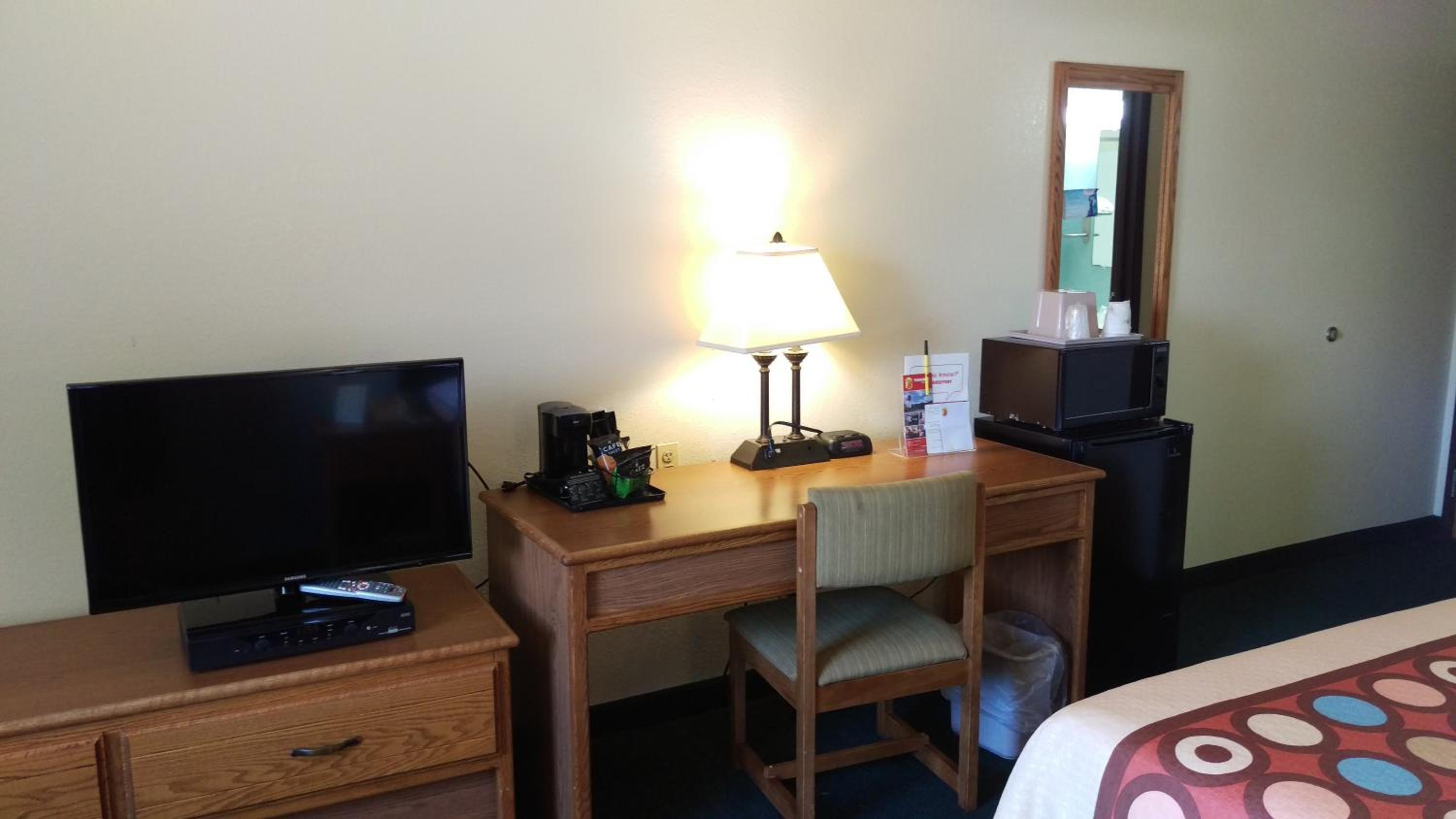 Queen Room - Non-Smoking - Photo 2