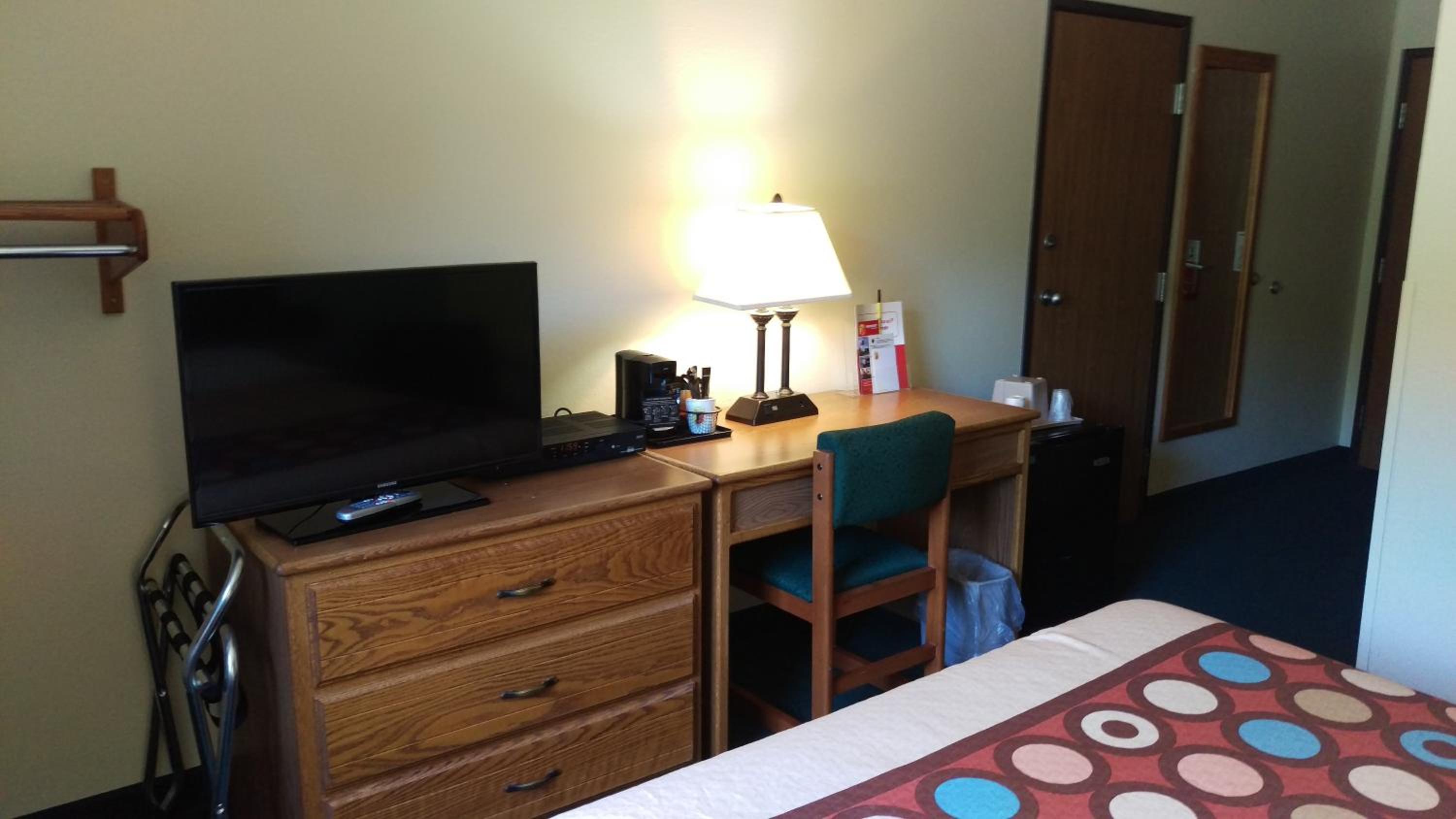 Queen Room - Disability Access/Non-Smoking - Photo 4