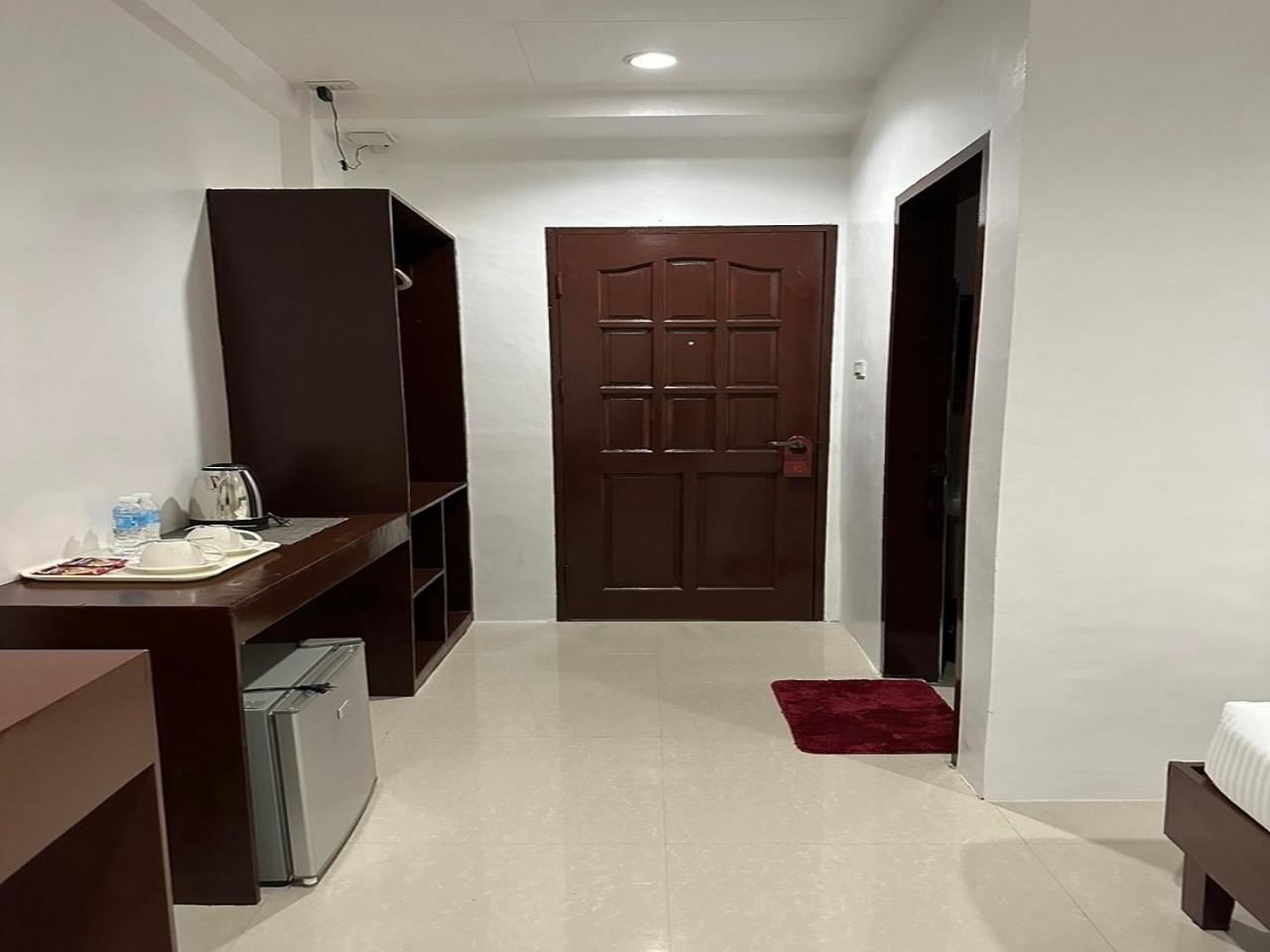 Double Room with Private Bathroom - Photo 2
