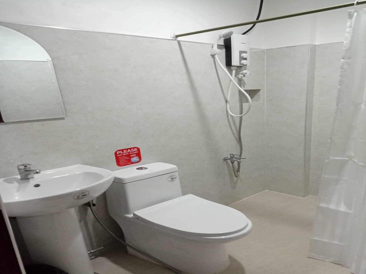 Double Room with Private Bathroom - Photo 7