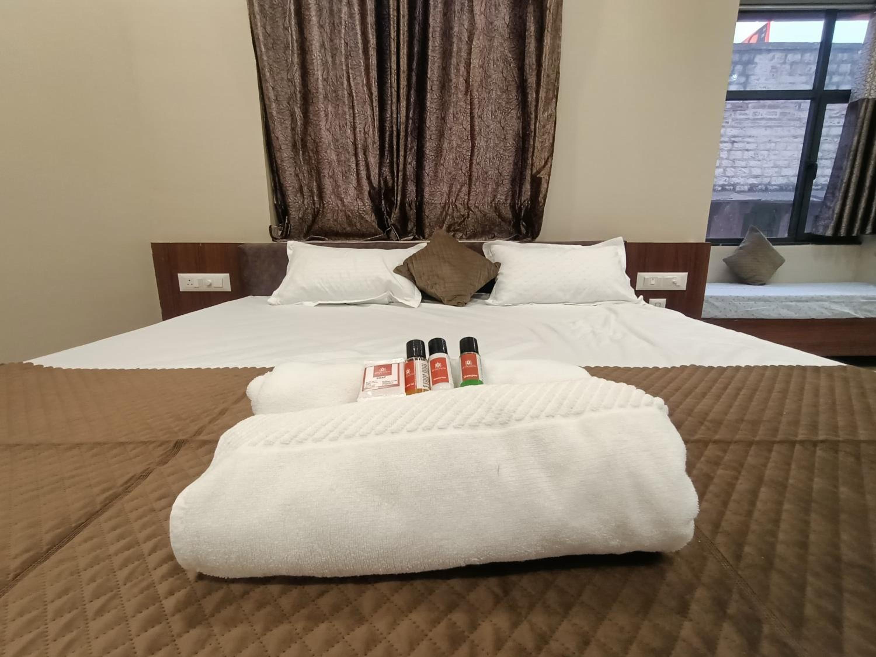 Deluxe Room - Photo 13