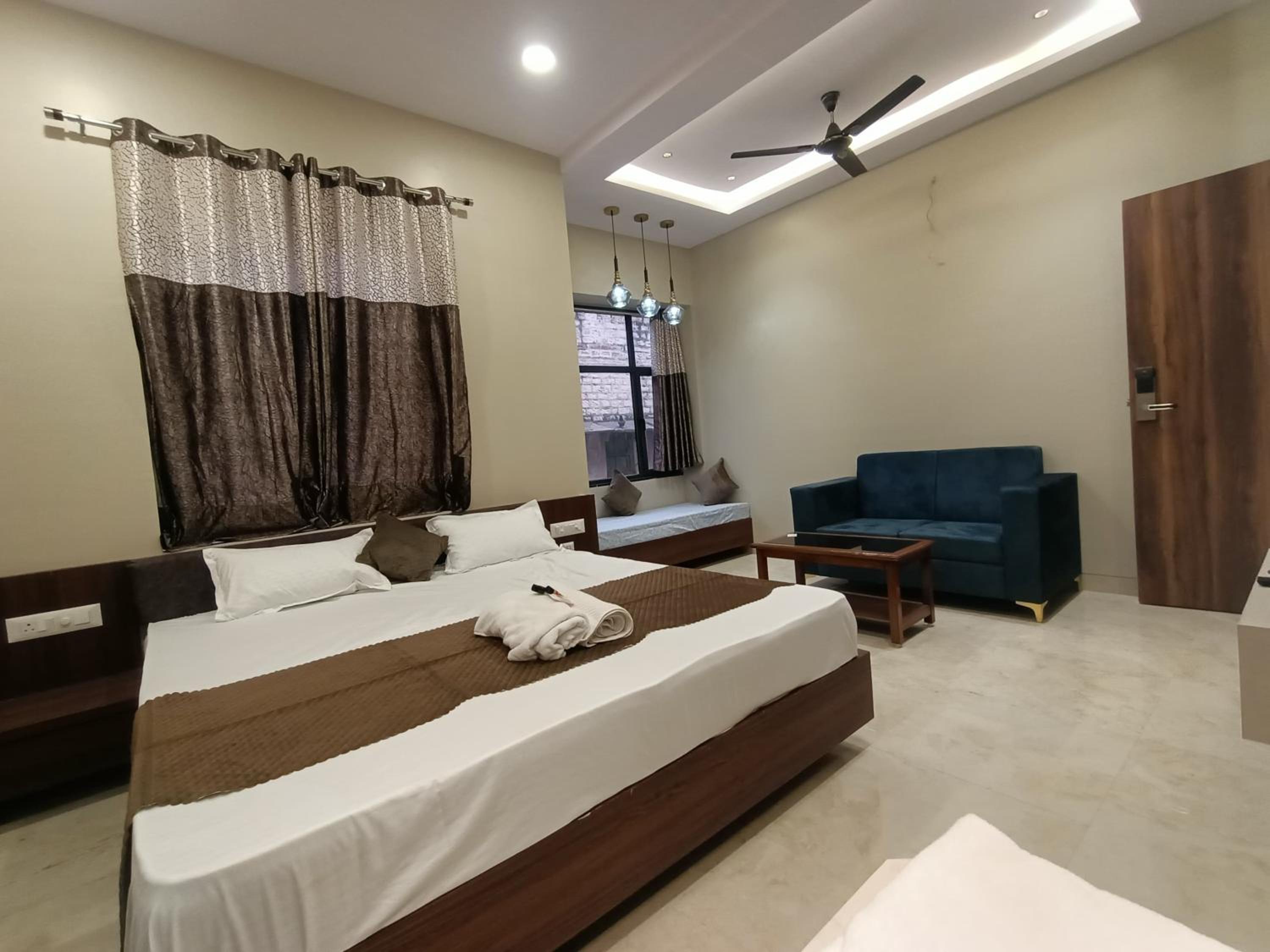 Deluxe Room - Photo 20