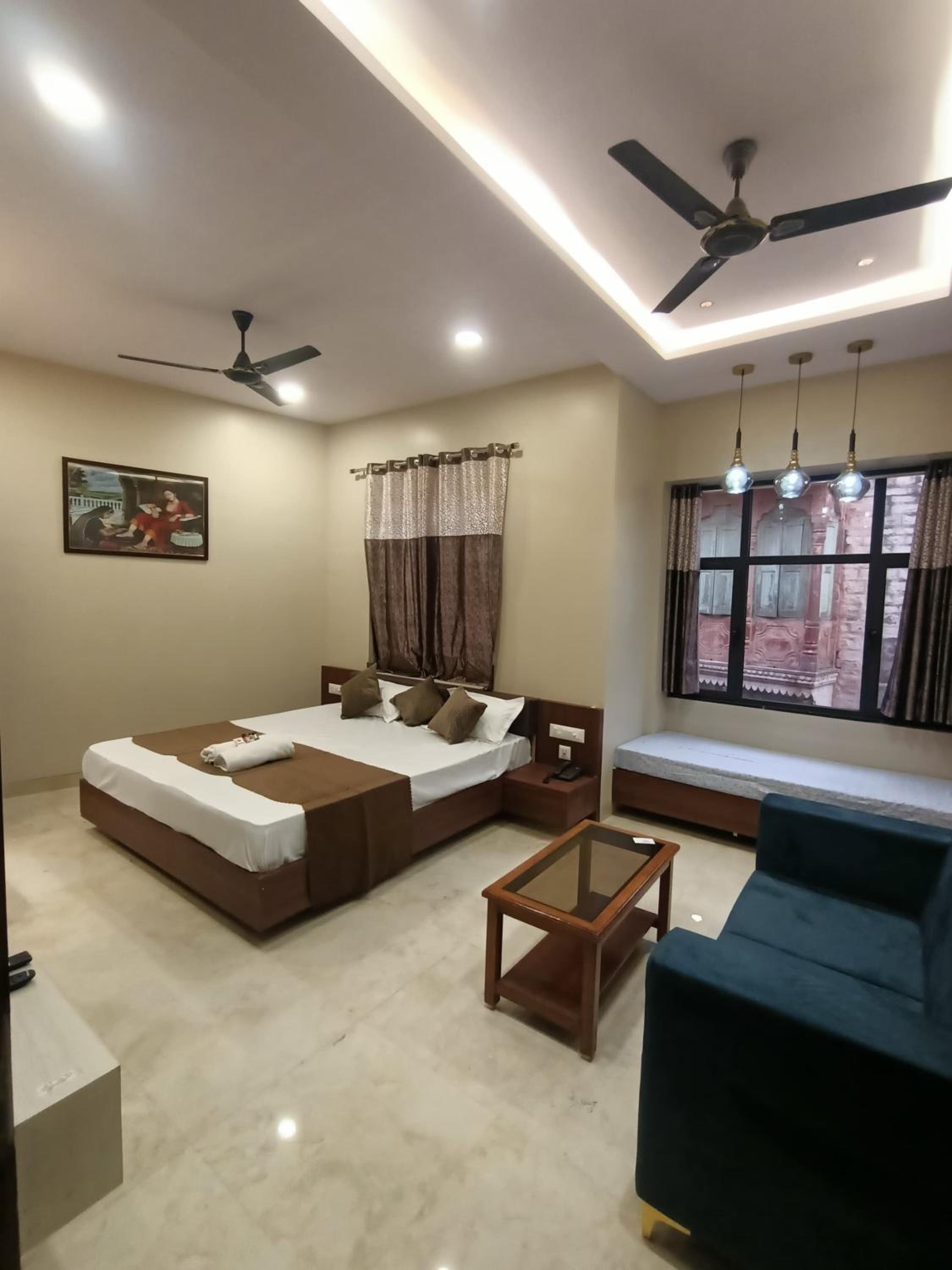 Deluxe Room - Photo 12