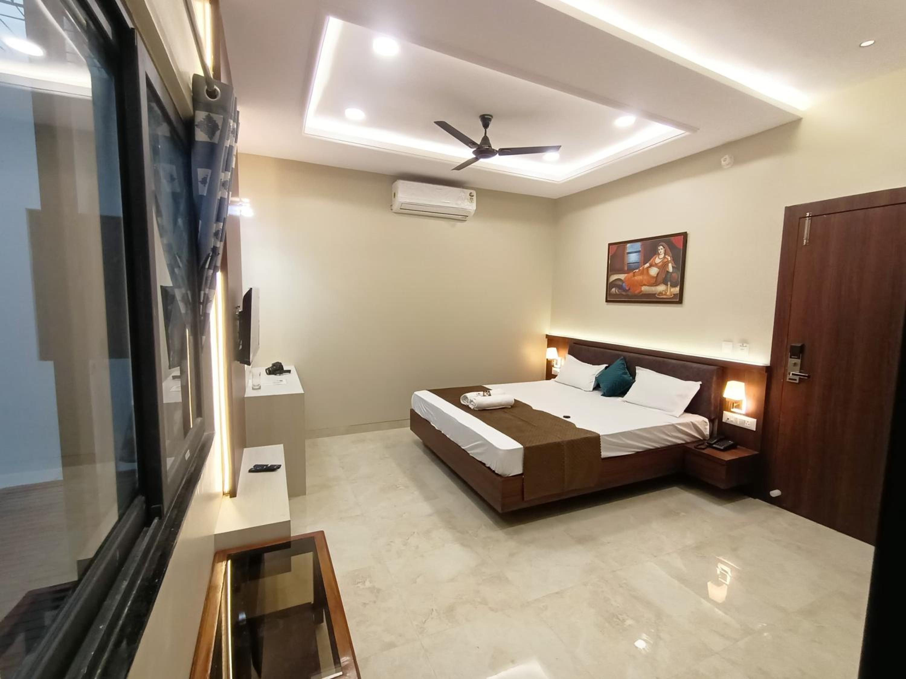 Deluxe Room - Photo 5