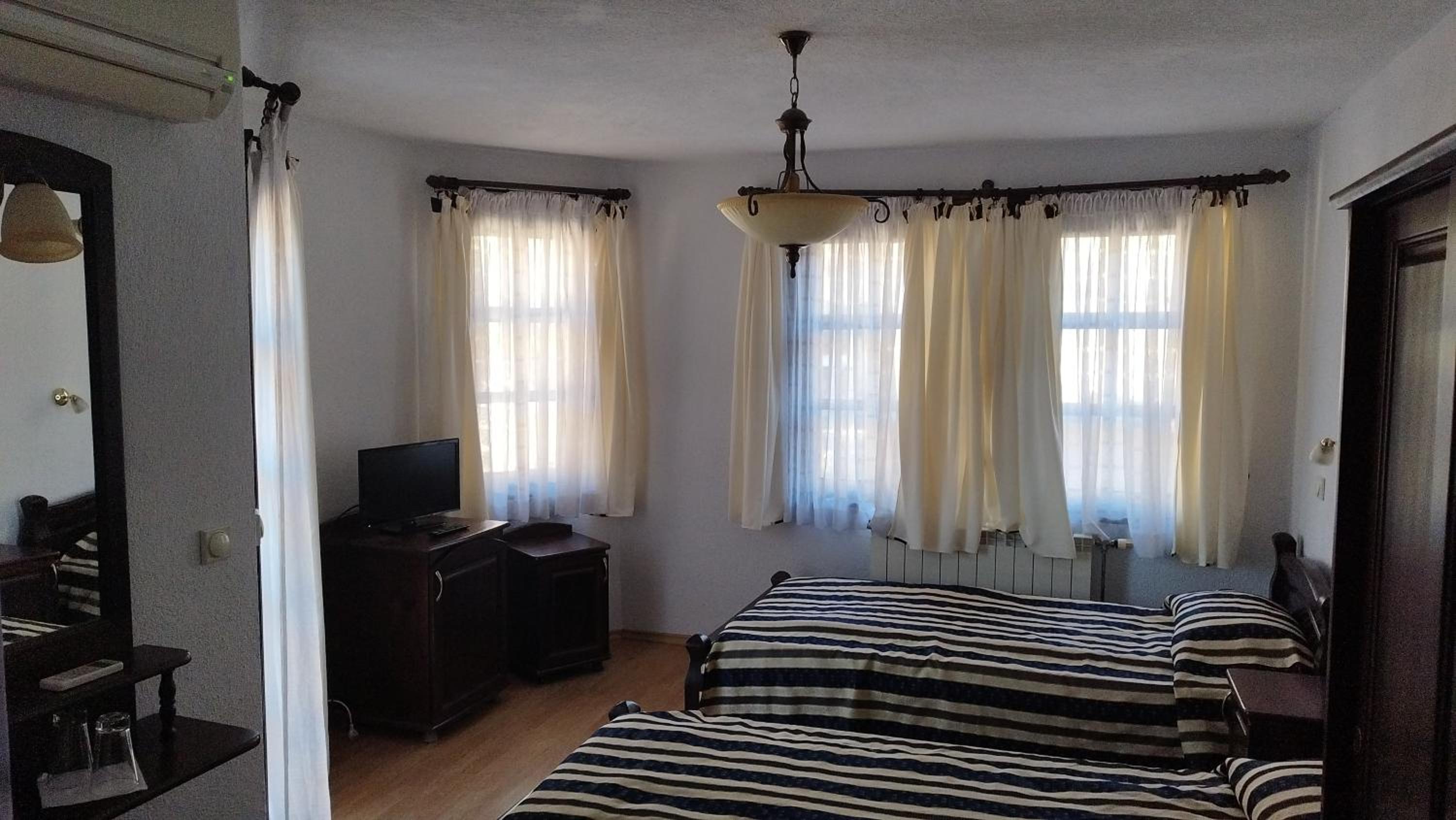 Double or Twin Room - Photo 6