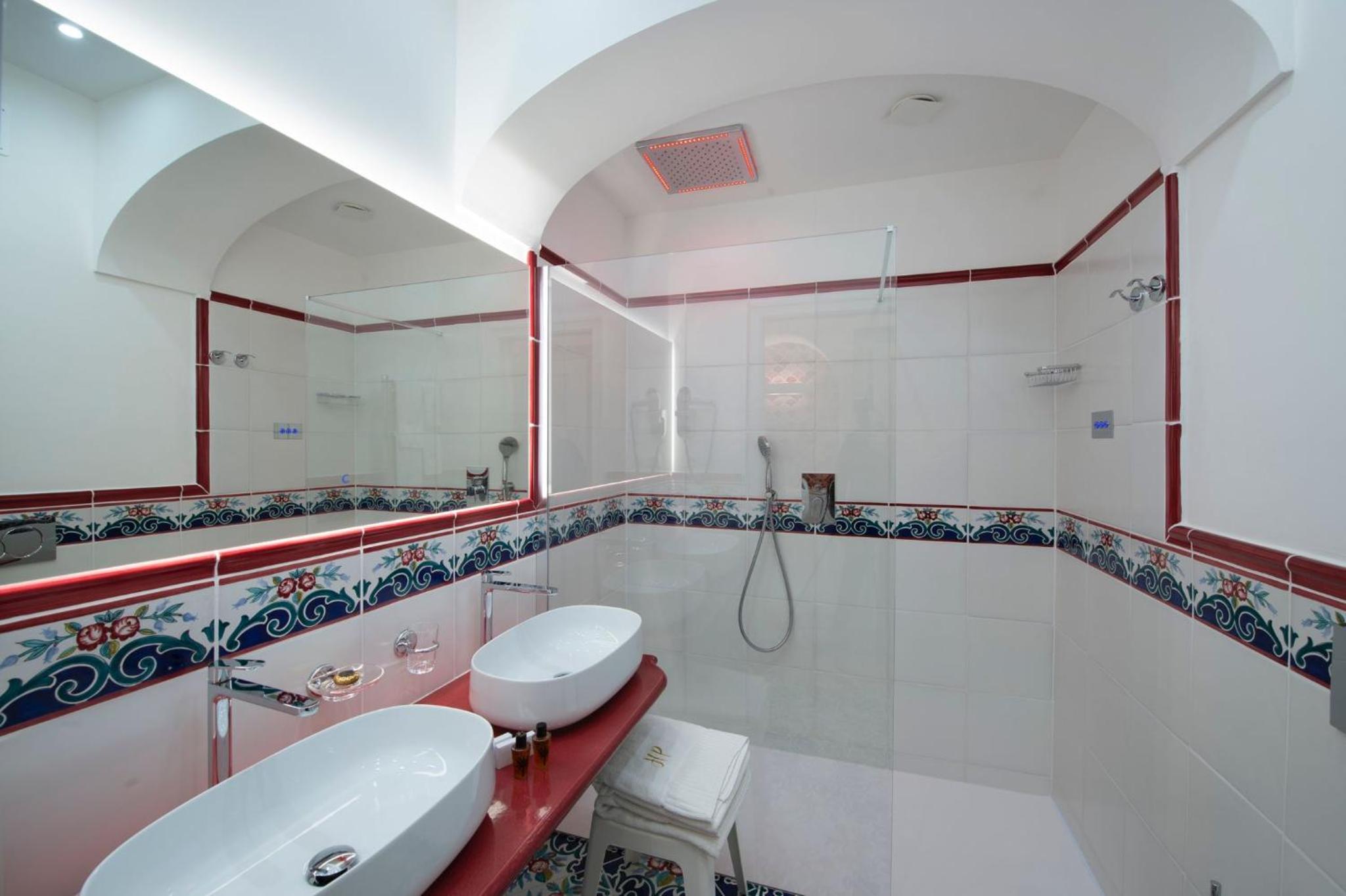 Junior Suite with Sea View - Photo 5