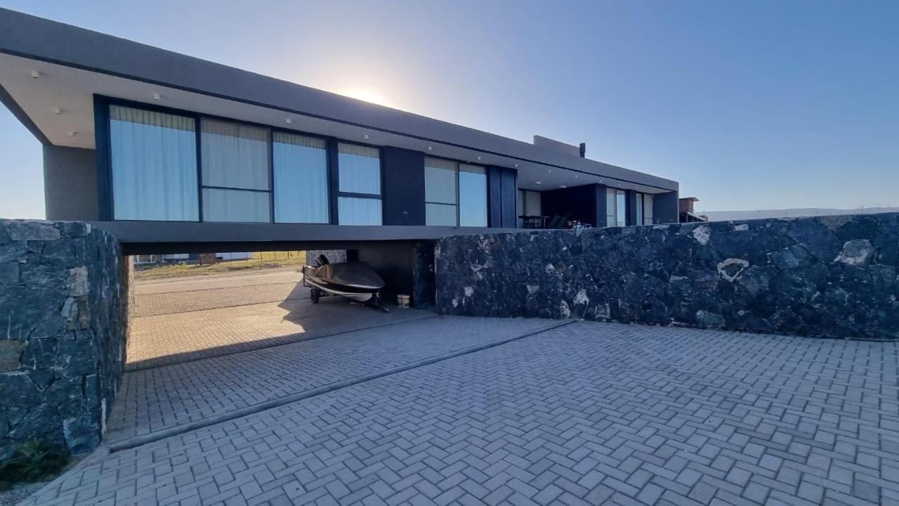 Three-Bedroom House photo 2