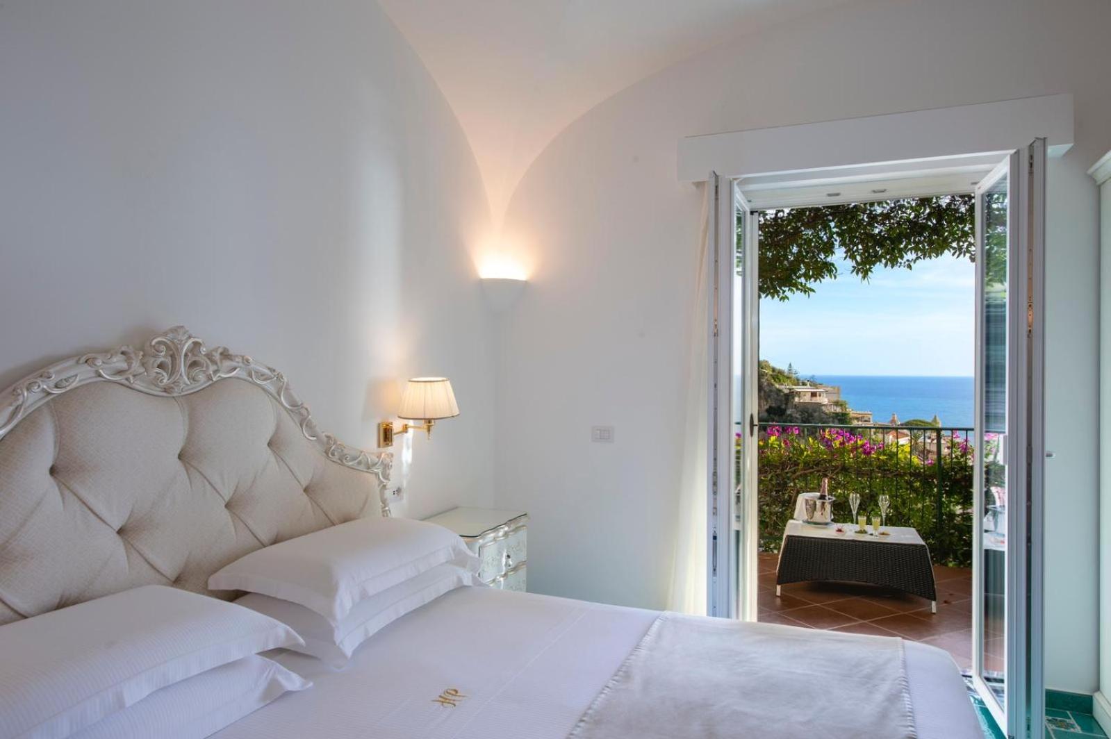 Junior Suite with Sea View - Photo 12