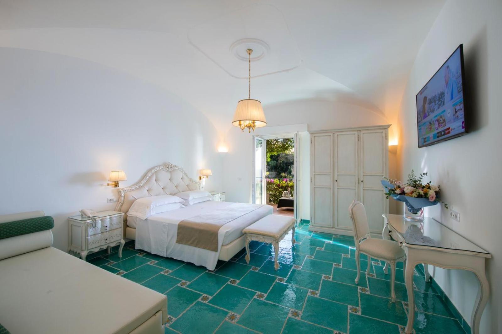 Junior Suite with Sea View - Photo 1