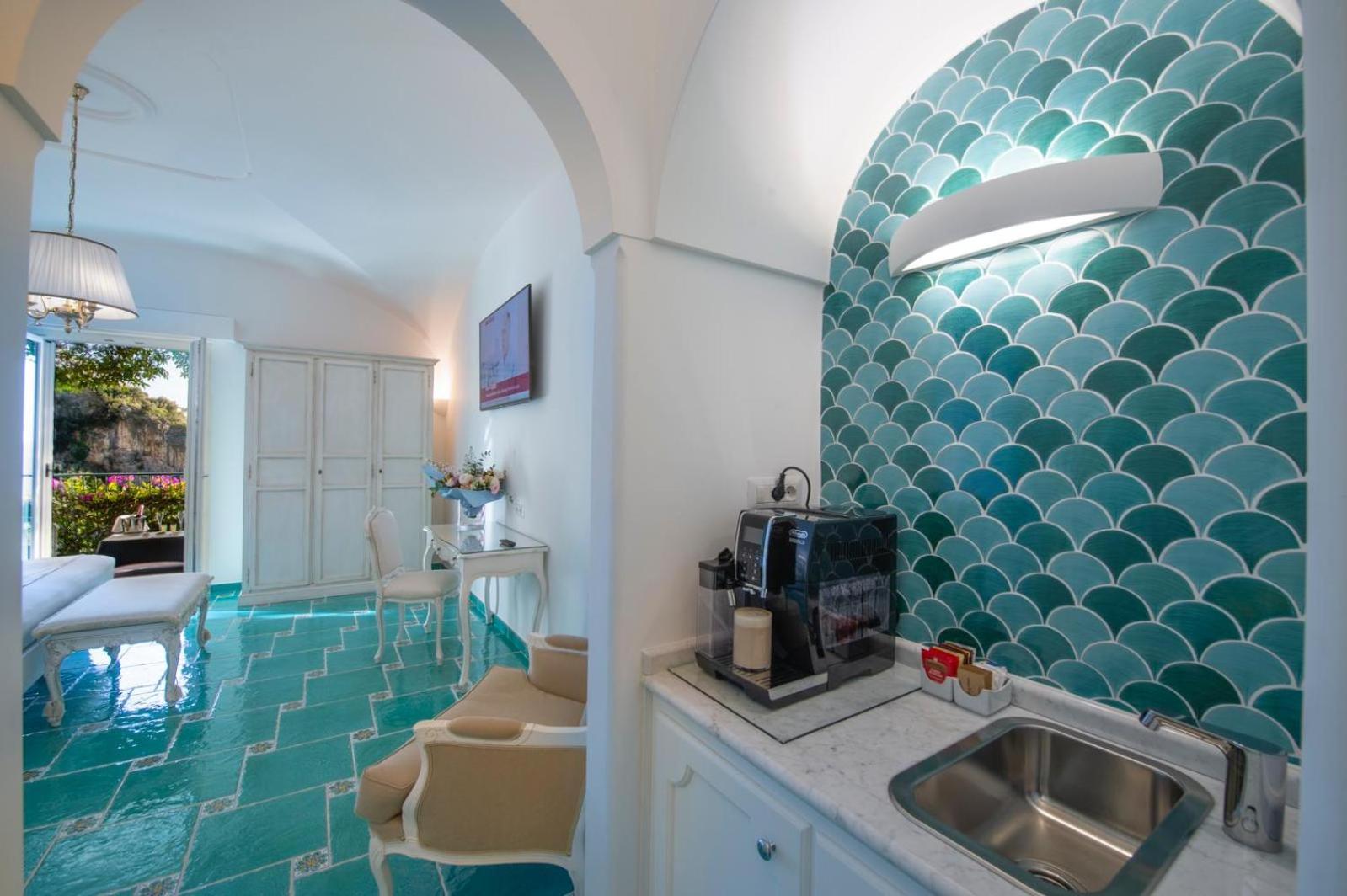 Junior Suite with Sea View - Photo 4