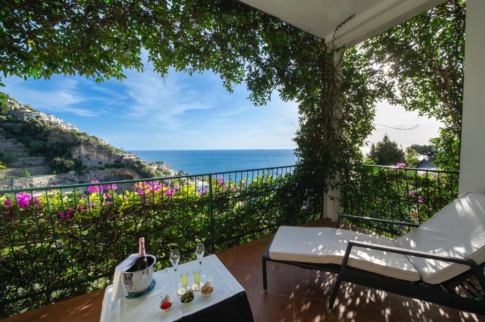 Junior Suite with Sea View - Photo 17
