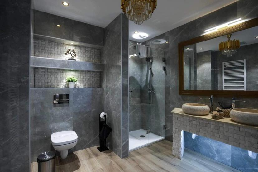 Penthouse Postavaru with Hot Tube & Fireplace - Photo 10
