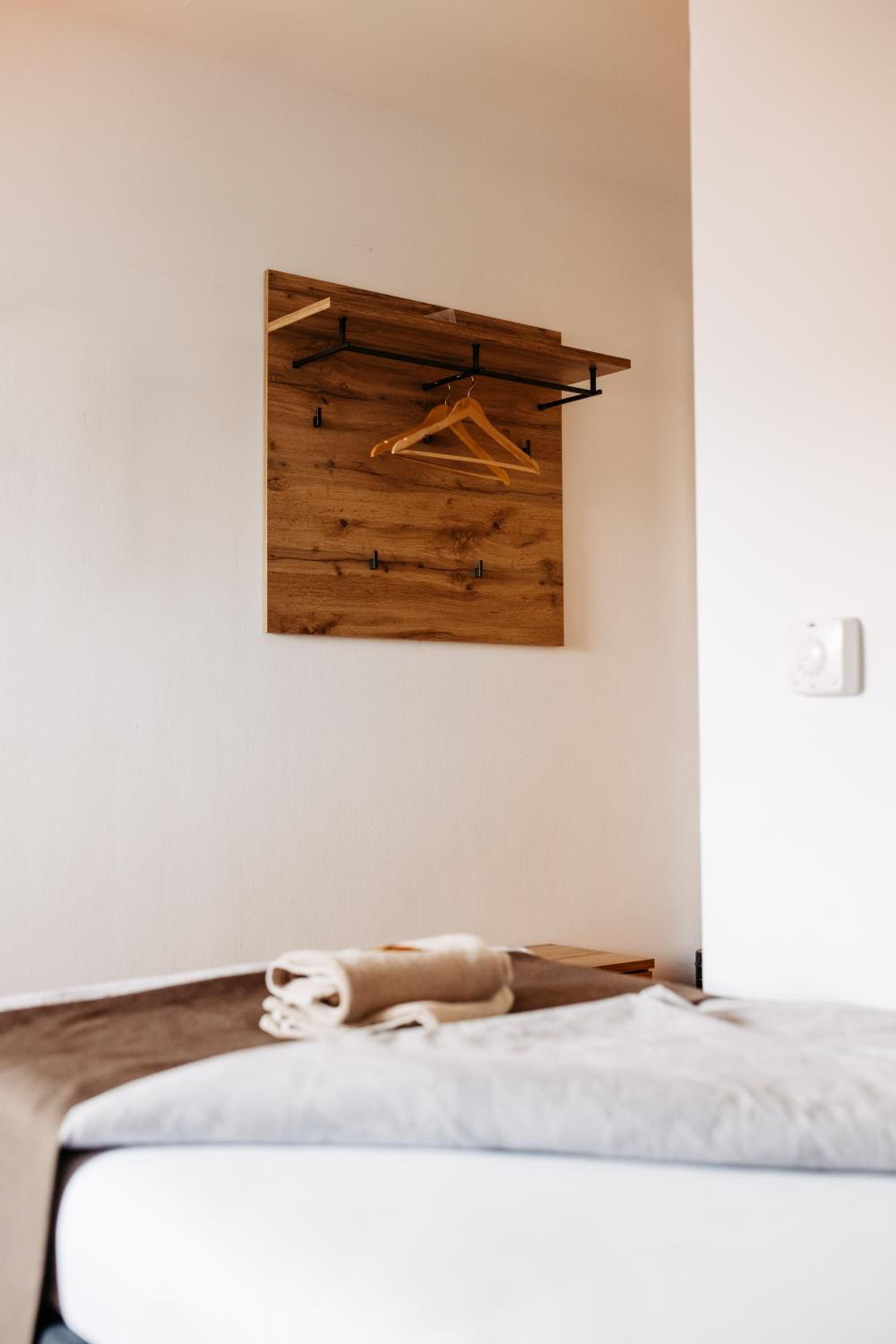 Twin Room with Extra Bed - Photo 4
