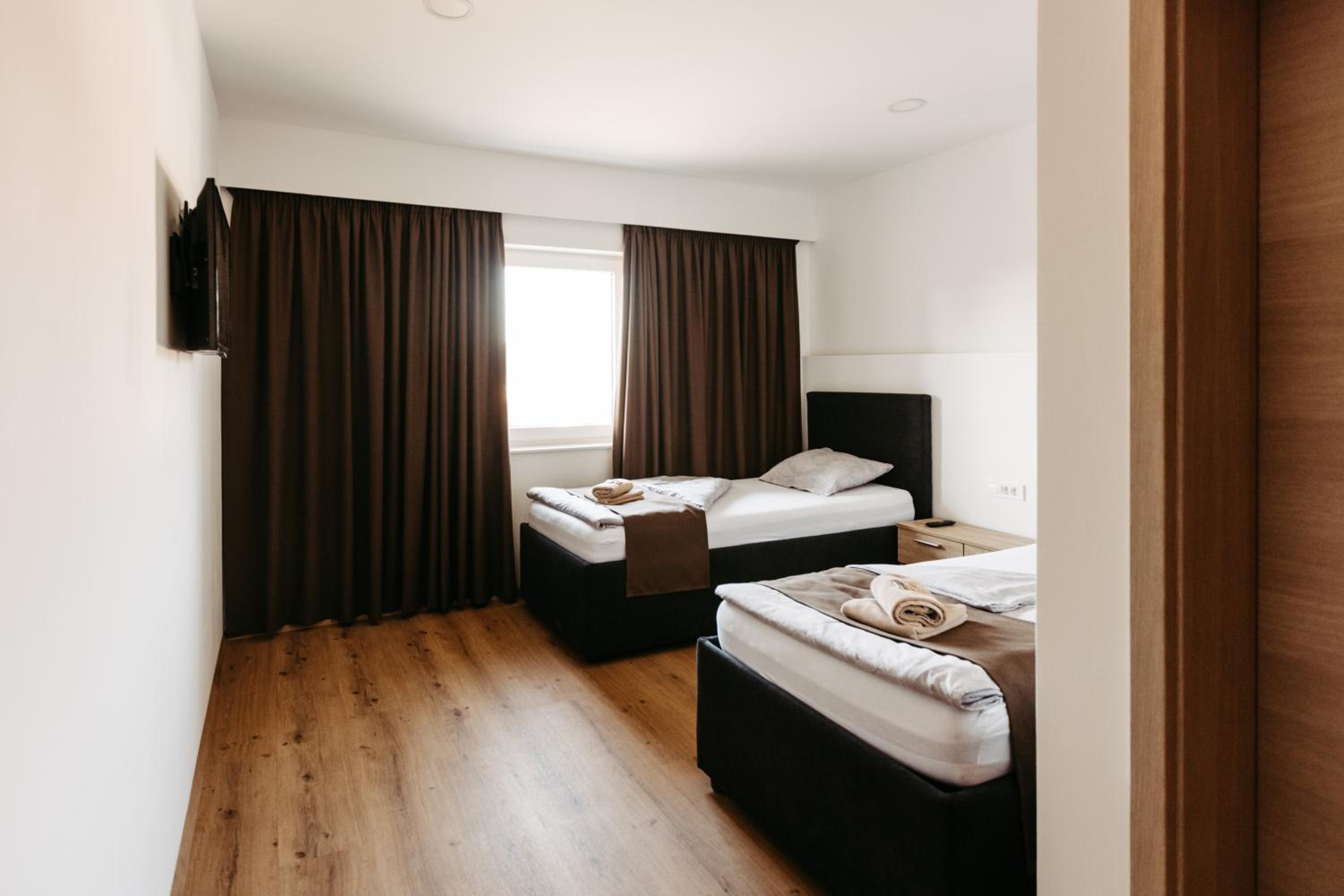 Twin Room with Extra Bed - Photo 25