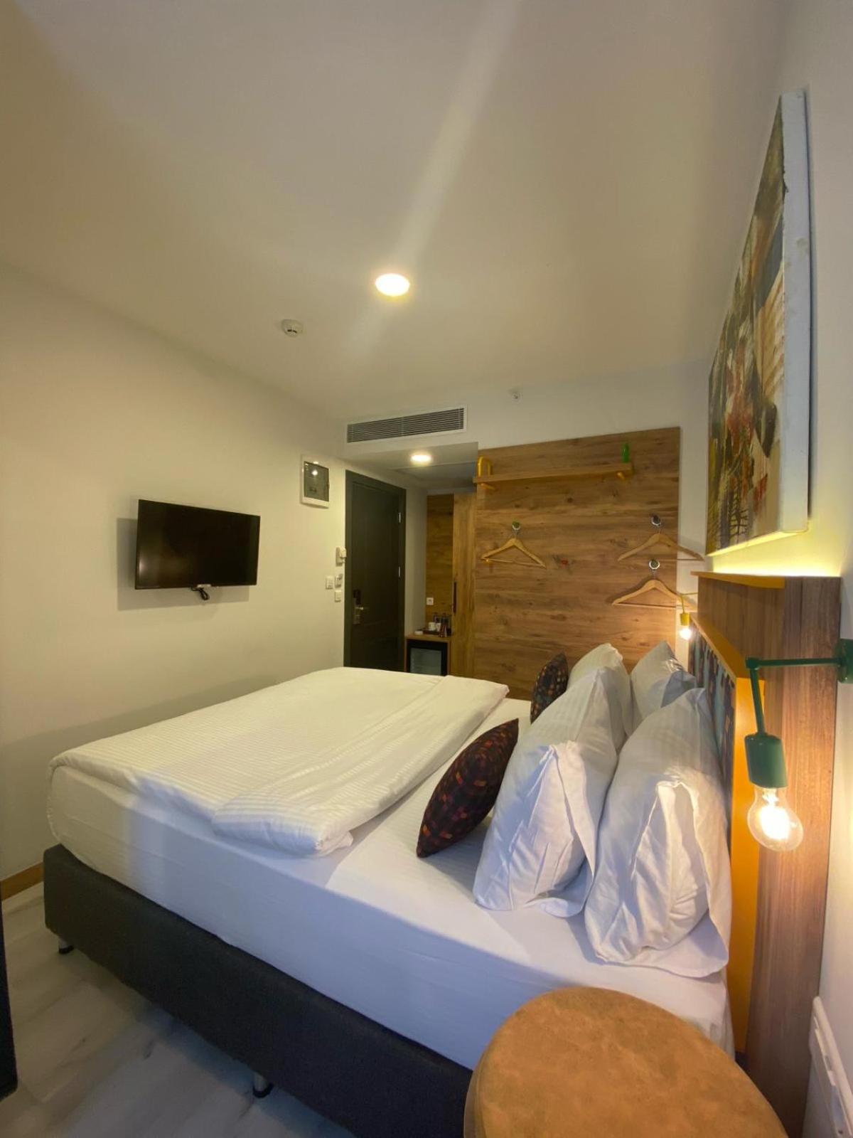 Budget Double Room photo 3