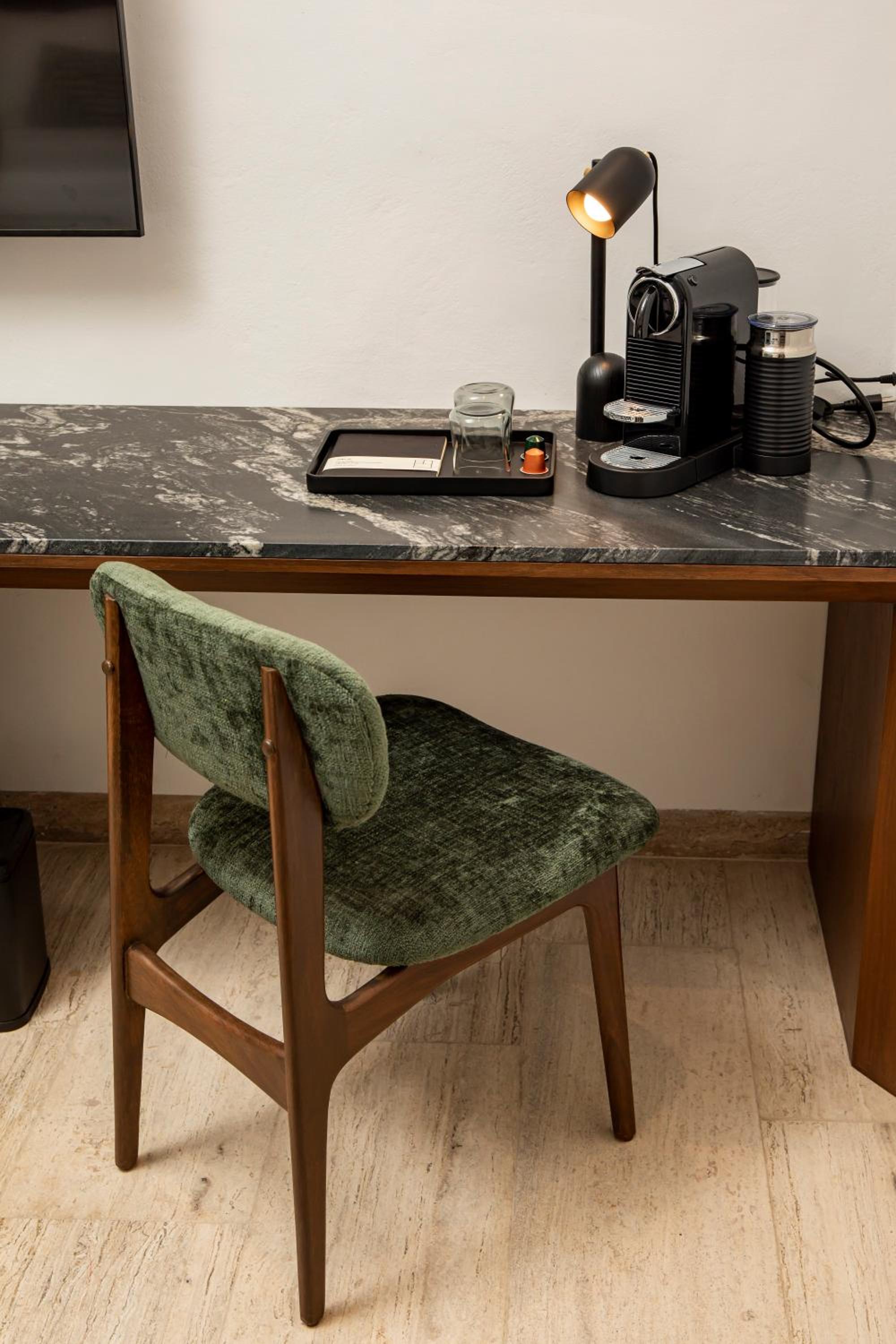 Standard Suite - Photo 3