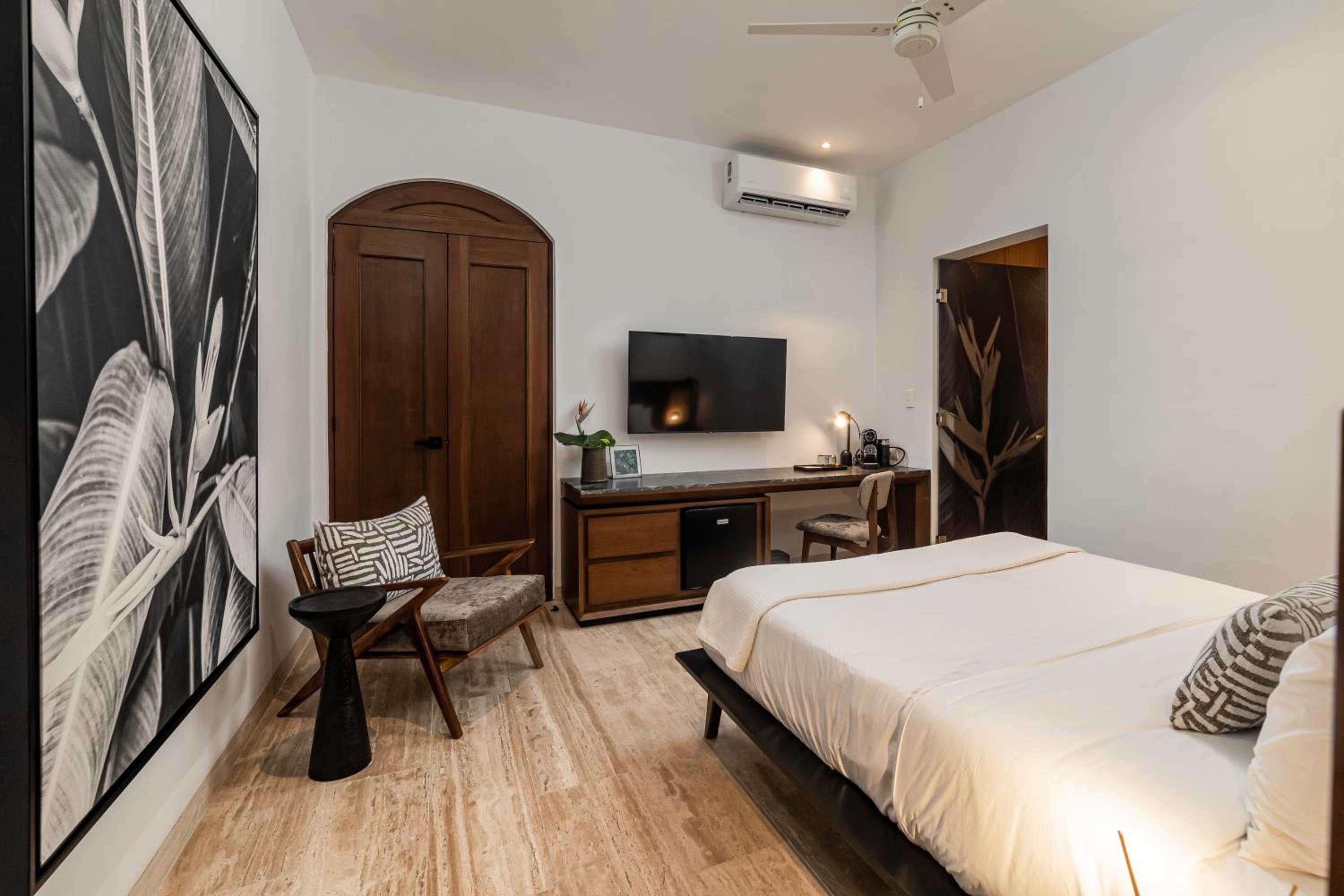 Superior Suite - Photo 5