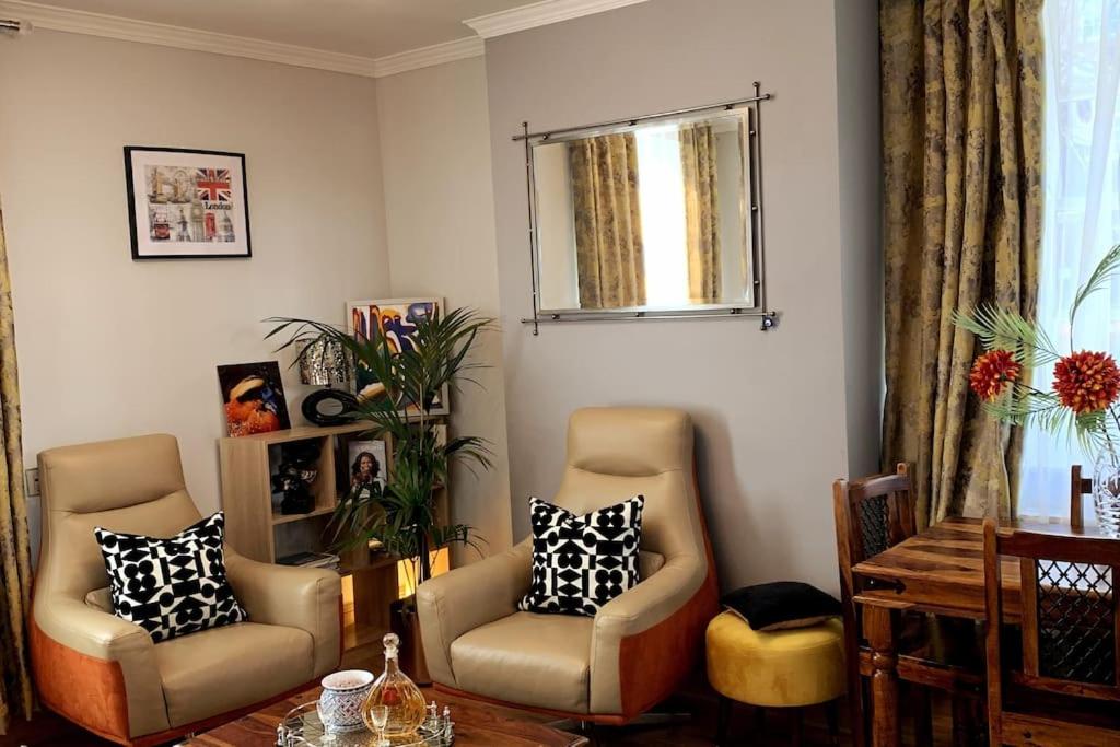Three-Bedroom Apartment photo 3