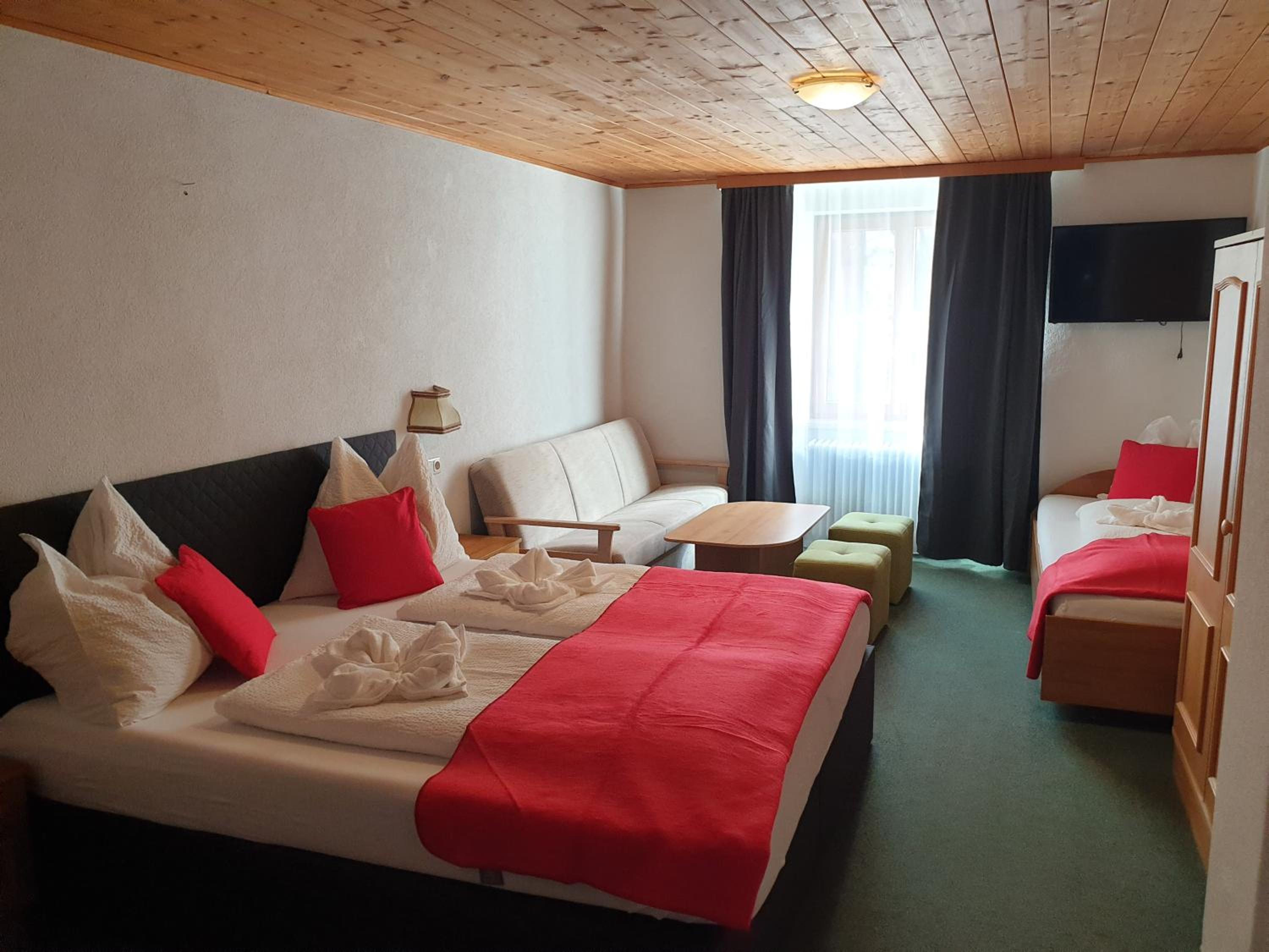 Fünfbettzimmer mit Bergblick photo 3