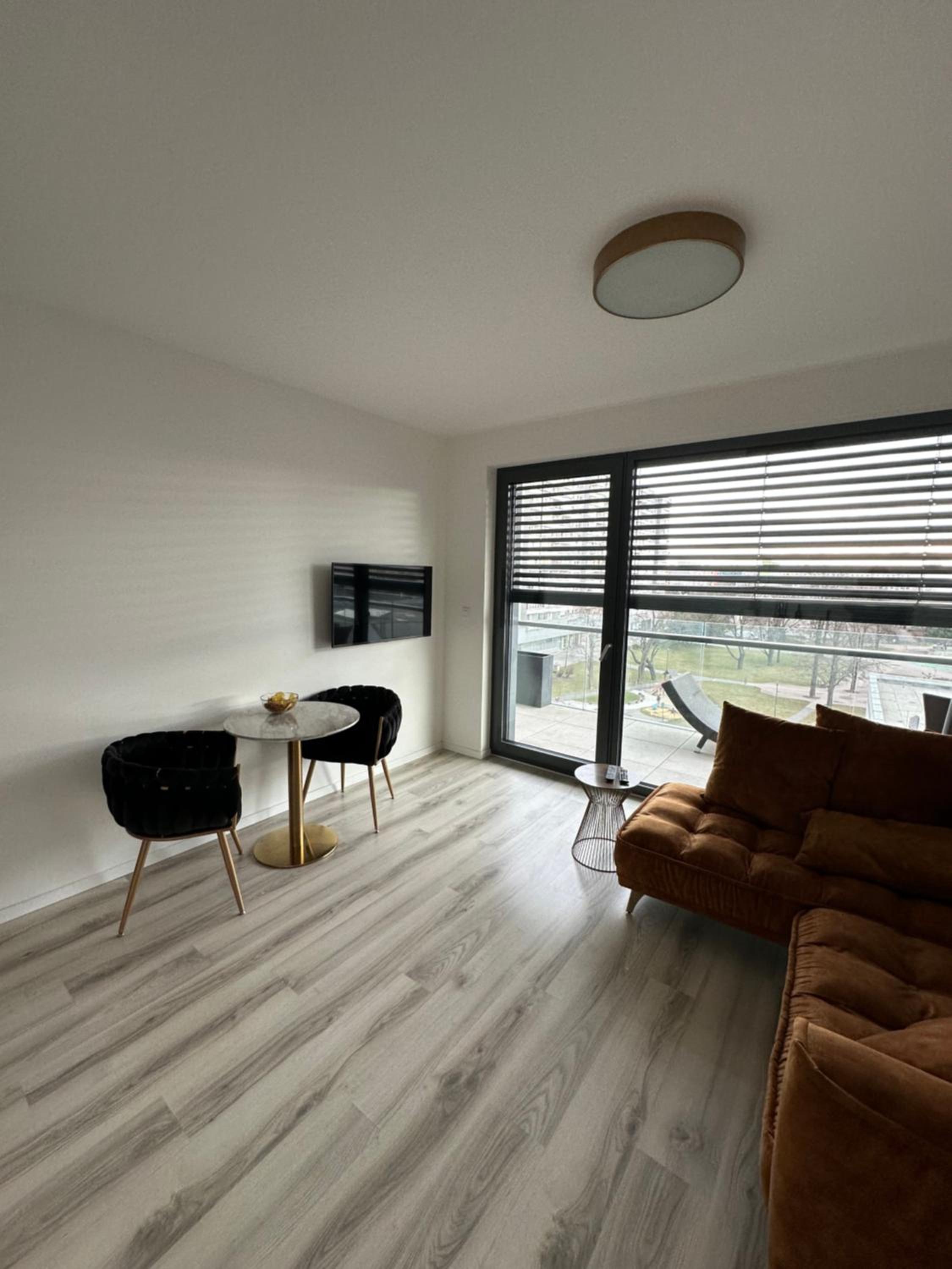 One-Bedroom Apartment - Photo 6