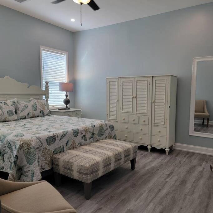 Three-Bedroom House photo 3
