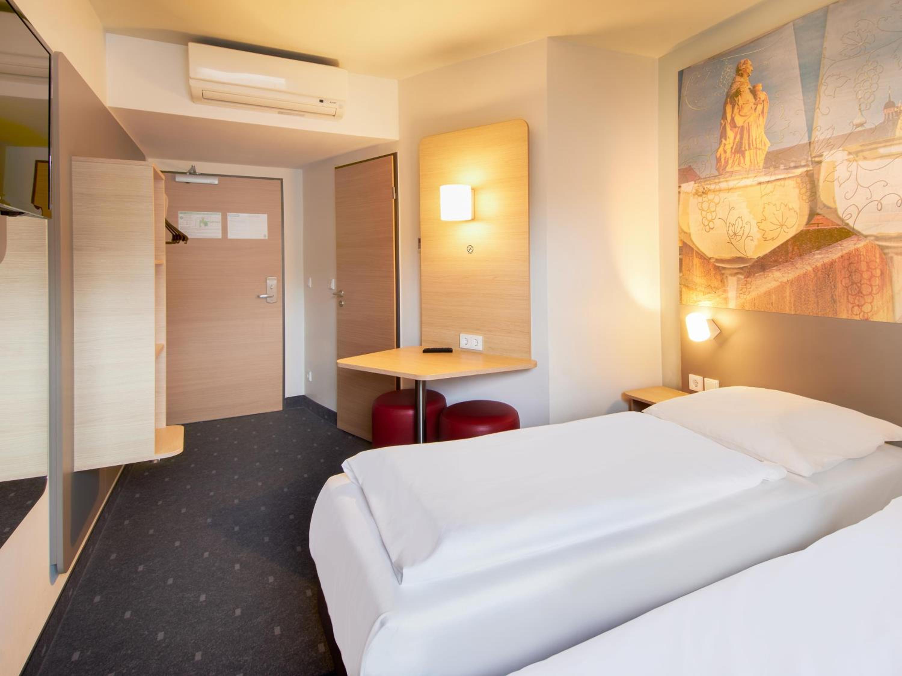 Twin Room - Photo 2
