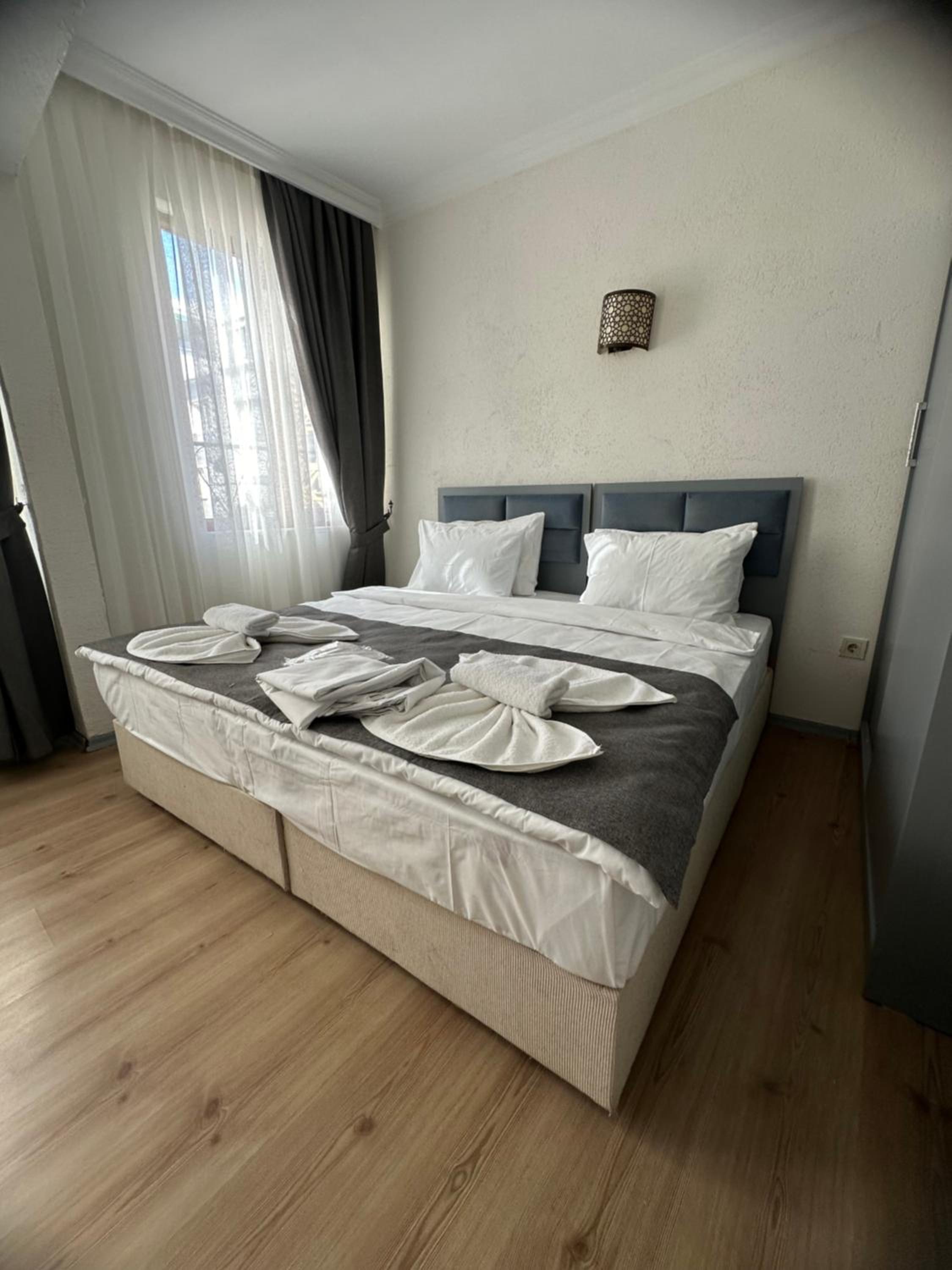 Deluxe King Room photo 1