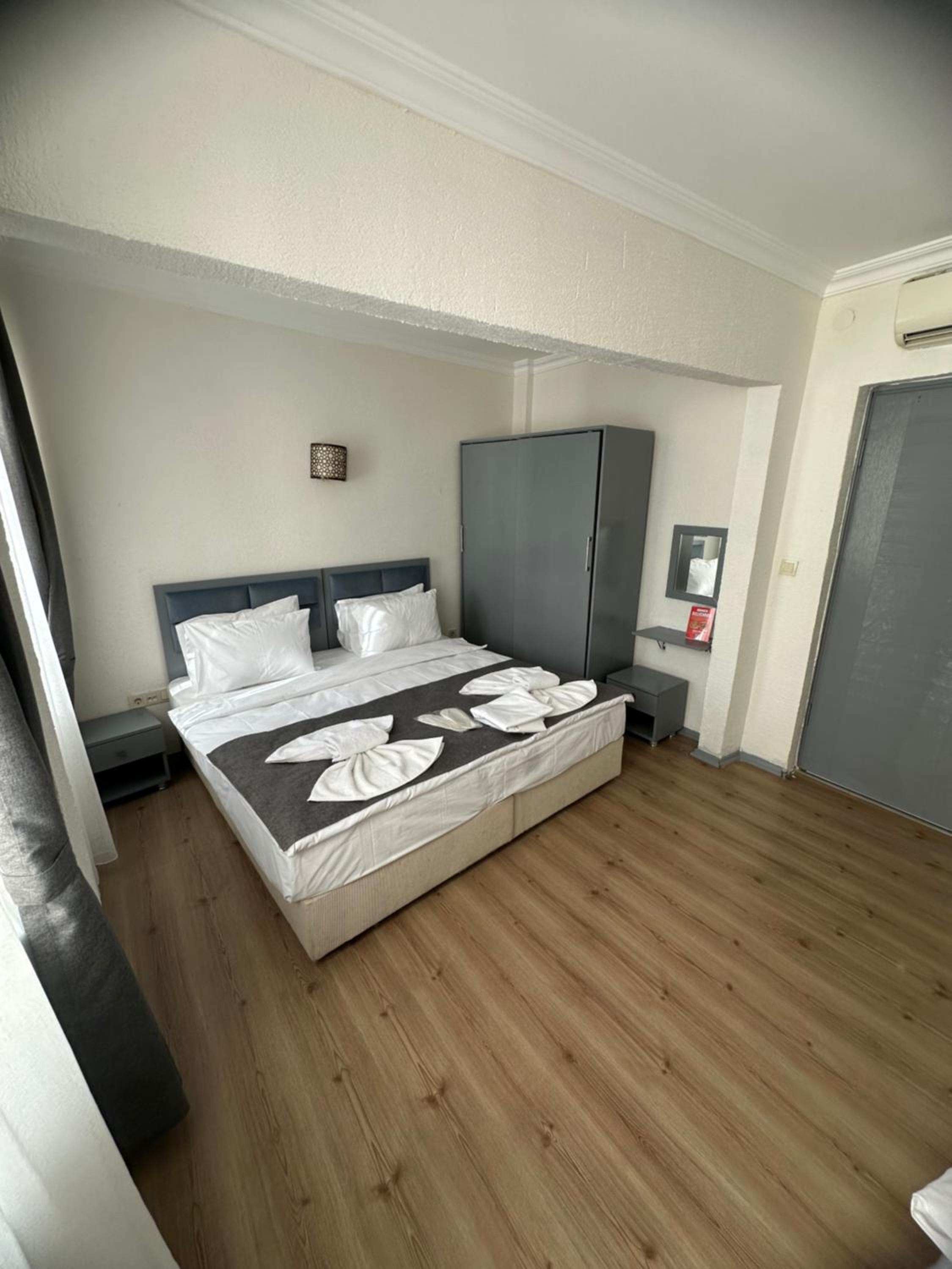 Deluxe King Room photo 2