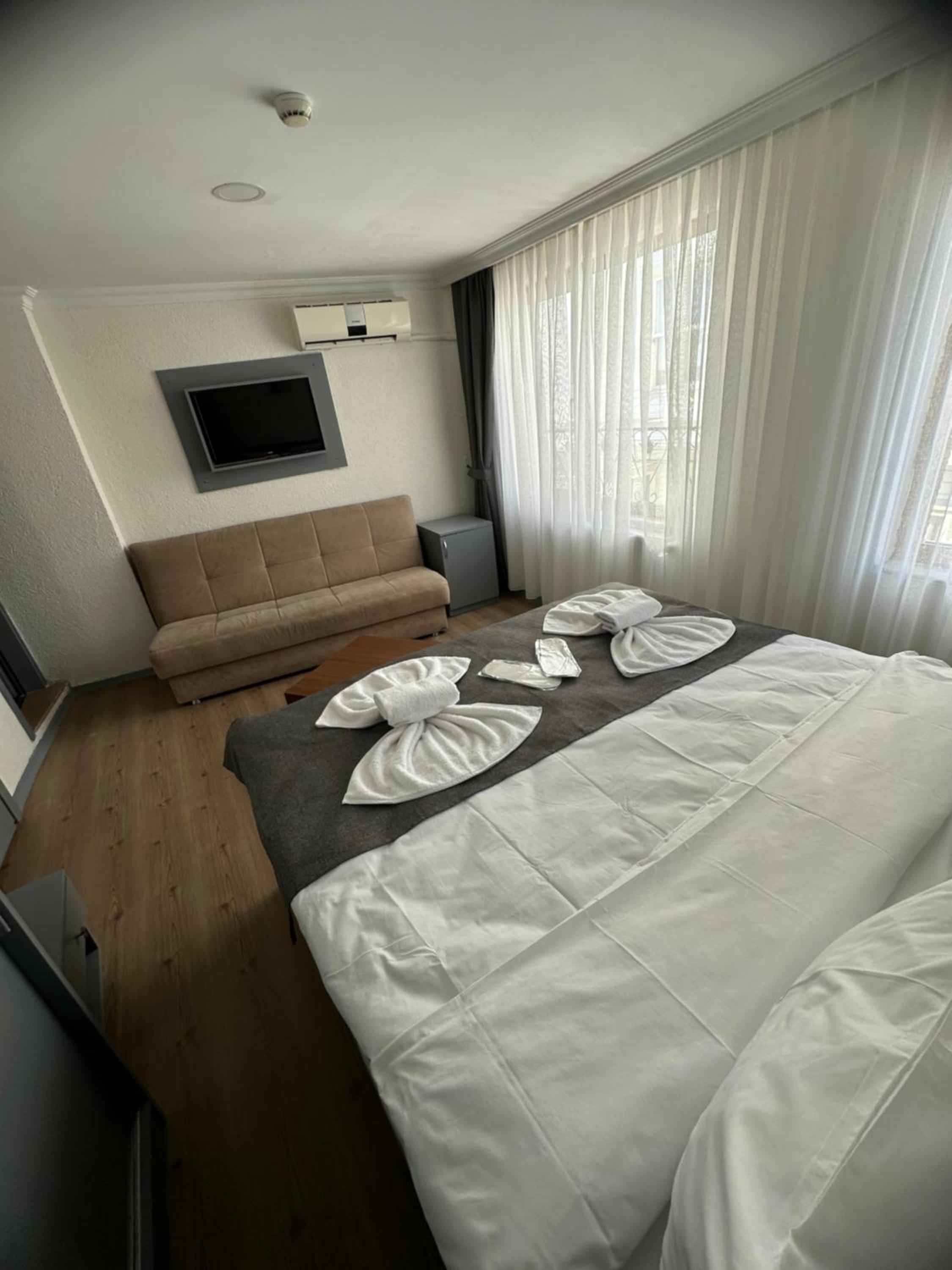 Deluxe Triple Room photo 2