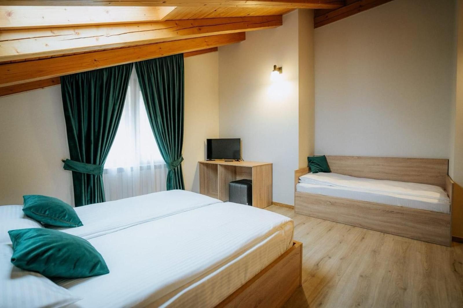 Triple Room with Private Bathroom photo 3
