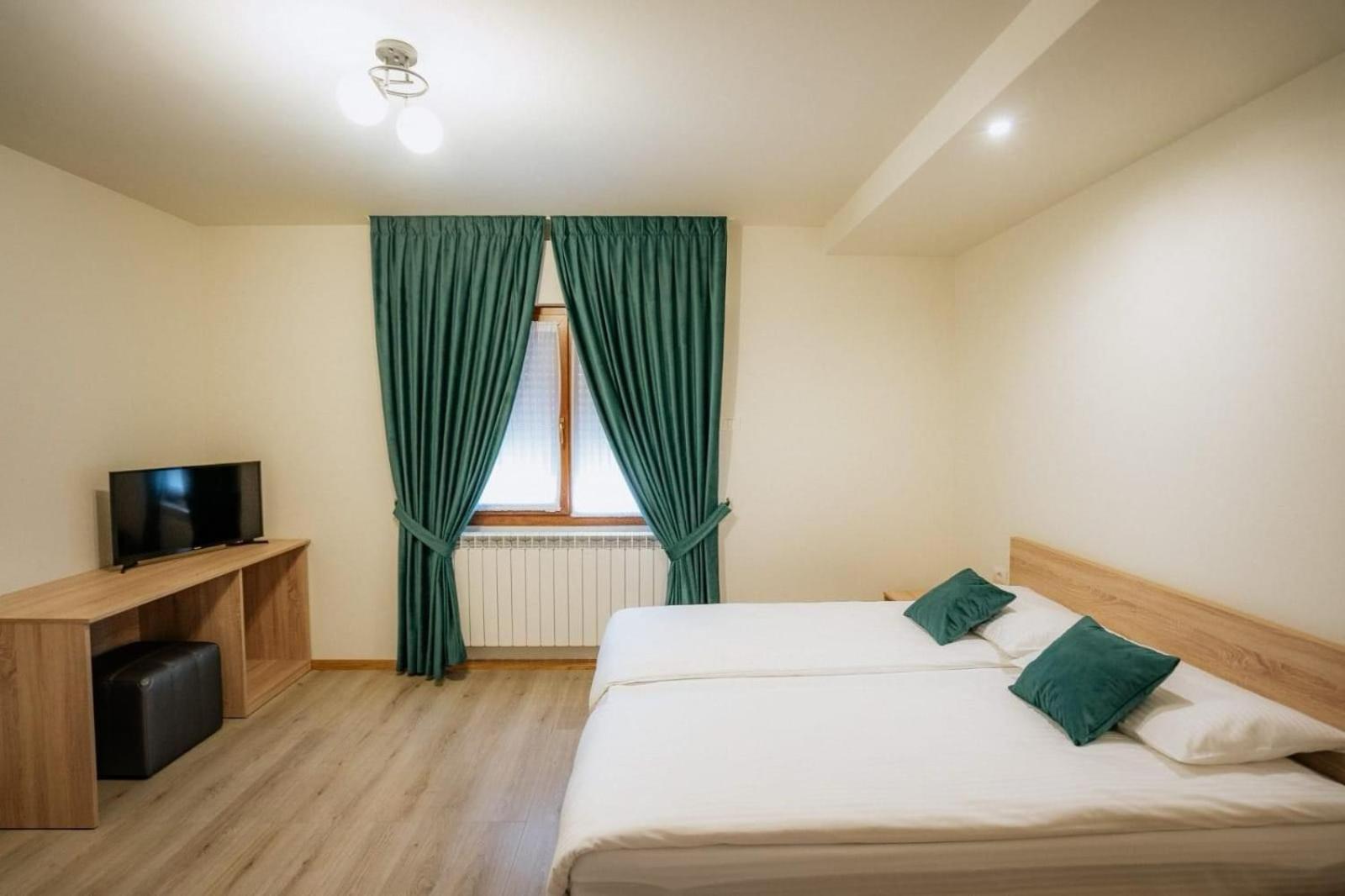 Double Room with Private Bathroom photo 3